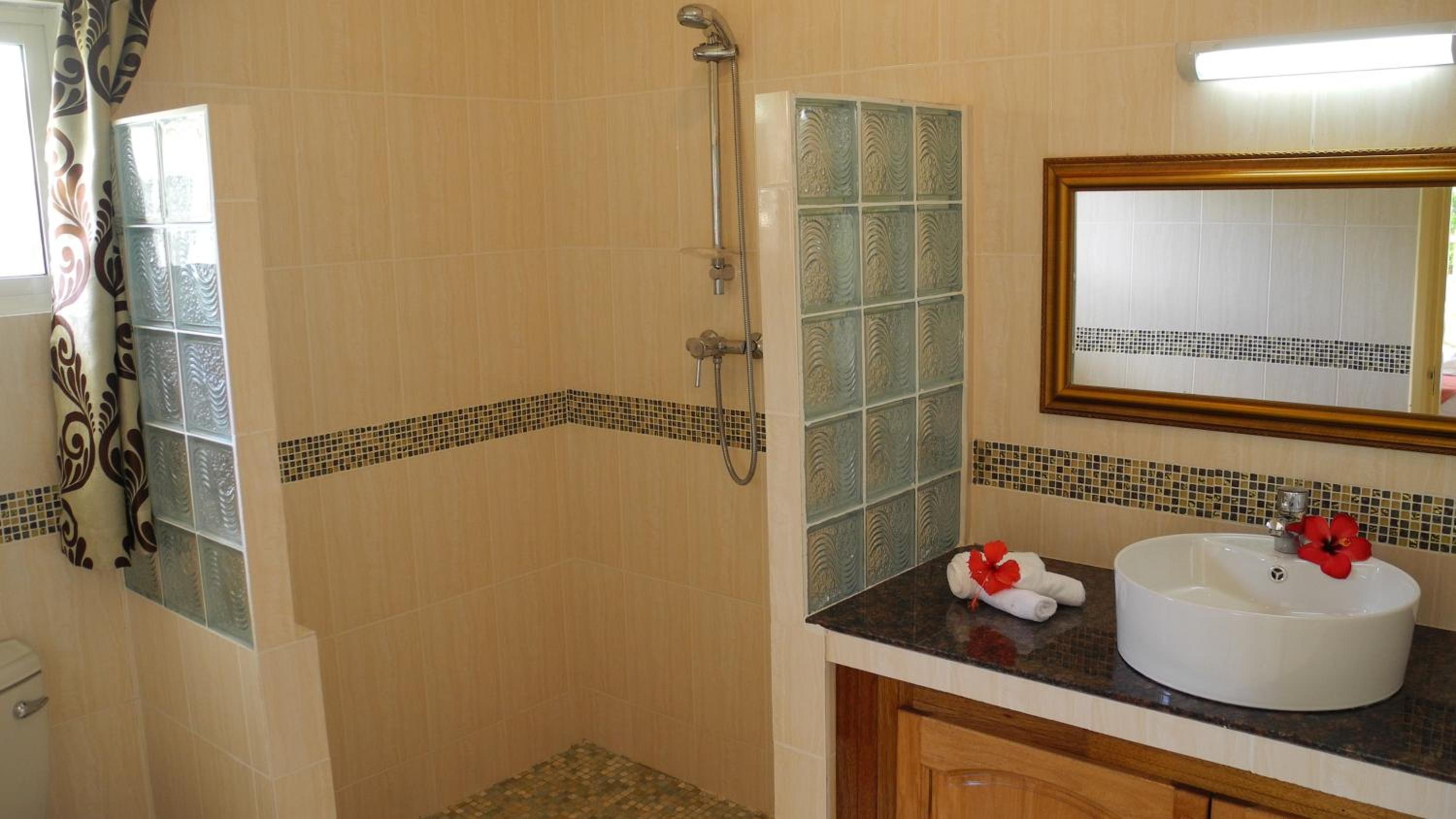 Two-Bedroom House - Photo 19