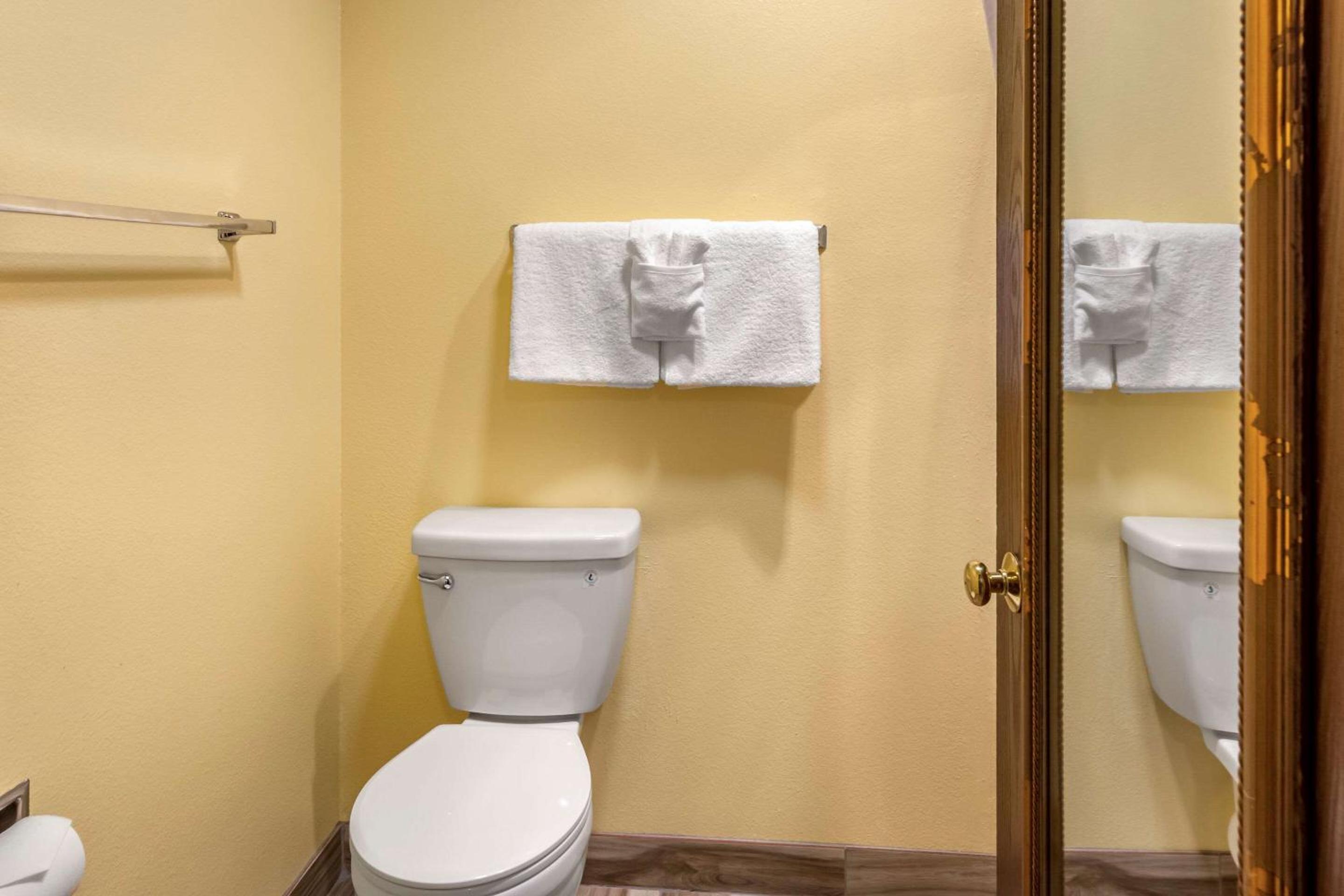 King Room - Non-Smoking photo 2