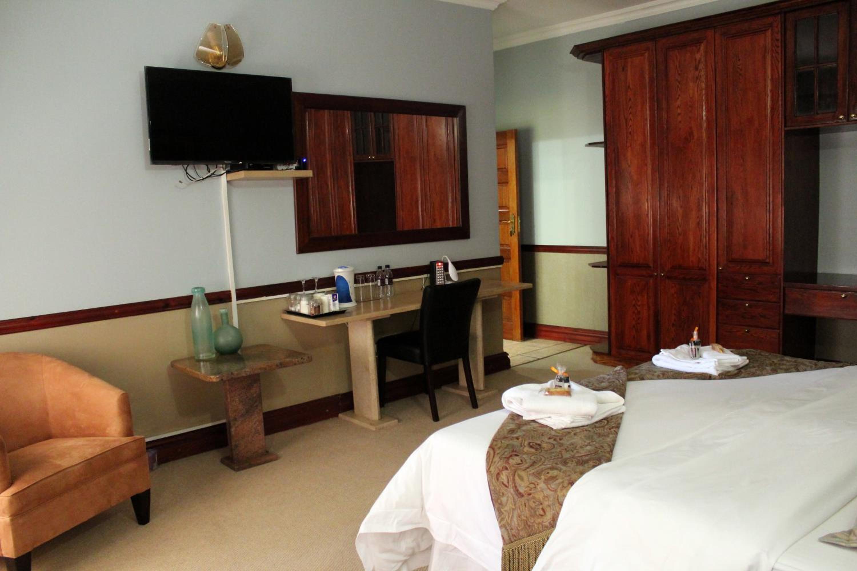 Superior Double or Twin Room with Garden View - Photo 4