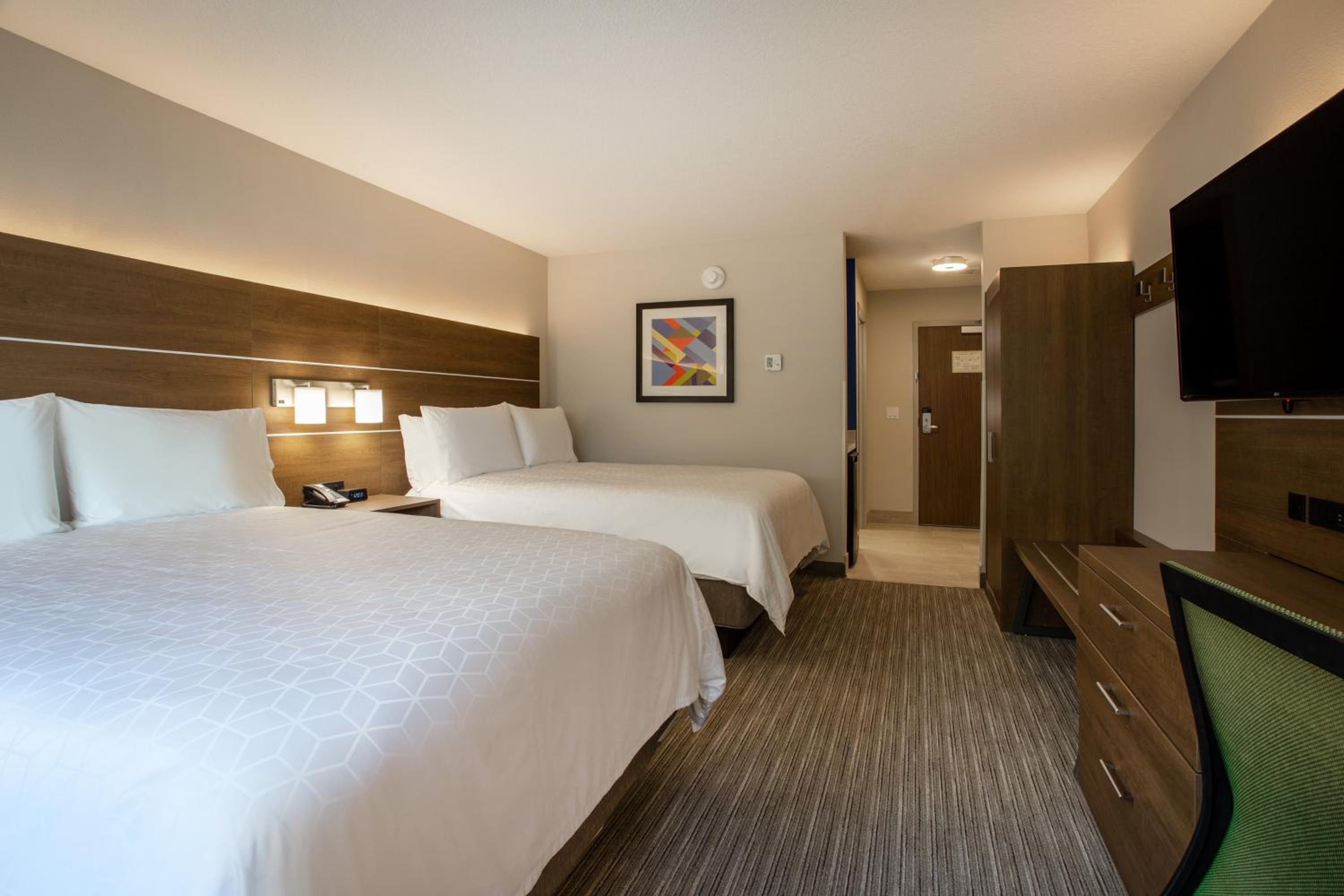 Standard Room with Two Queen Beds - Photo 1