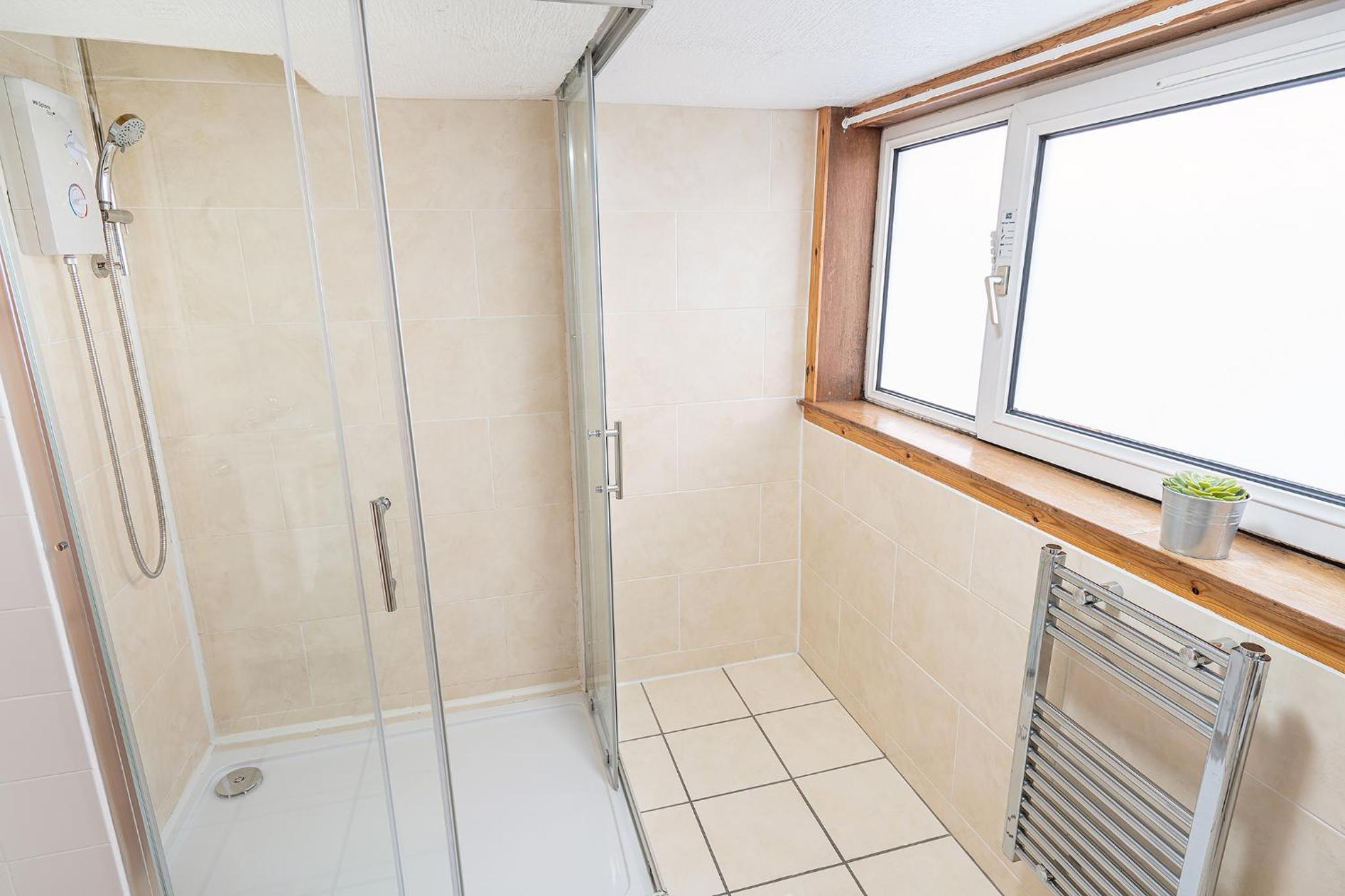Twin Room with Shared Bathroom photo 3