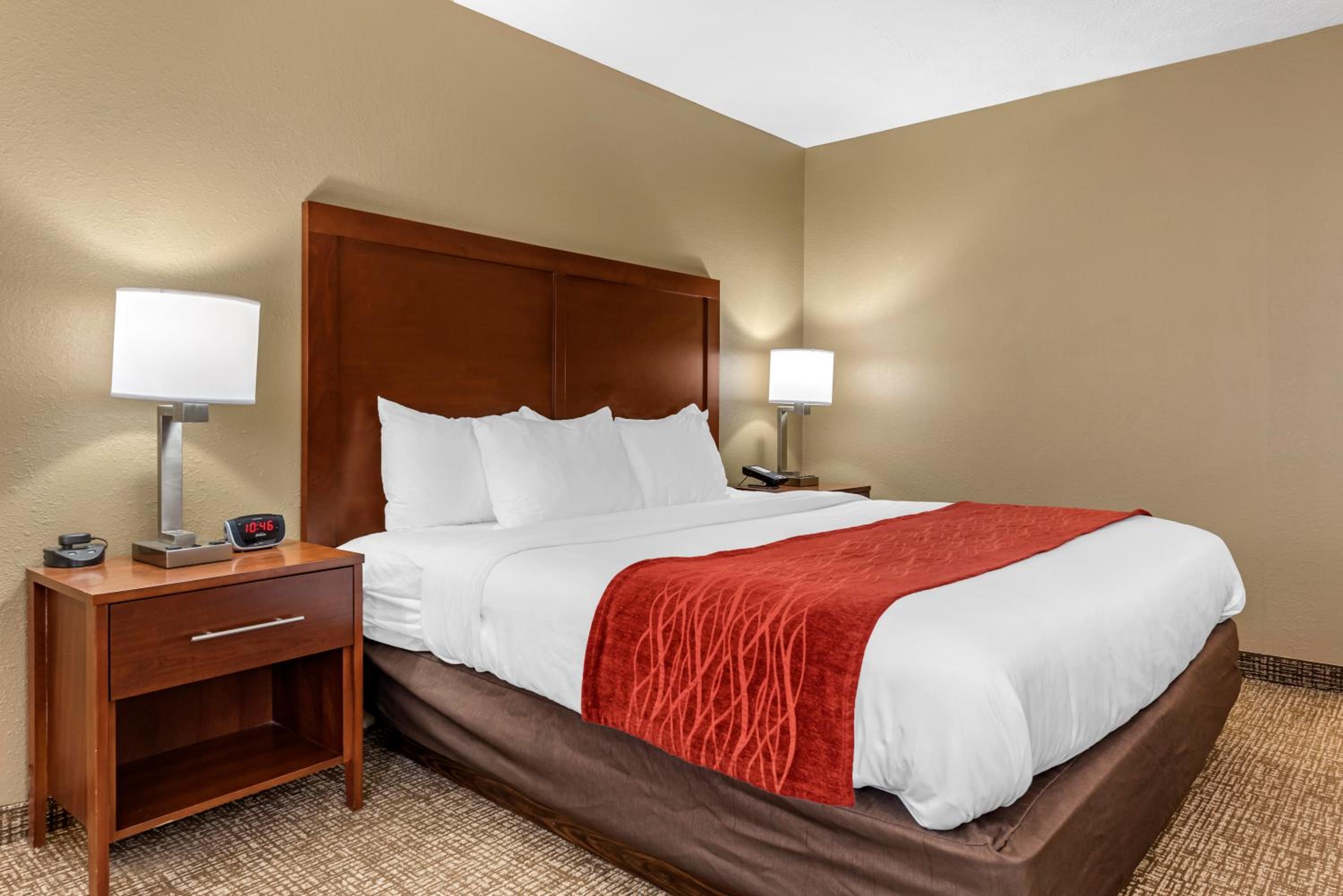 King Room - Accessible/Non-Smoking photo 3