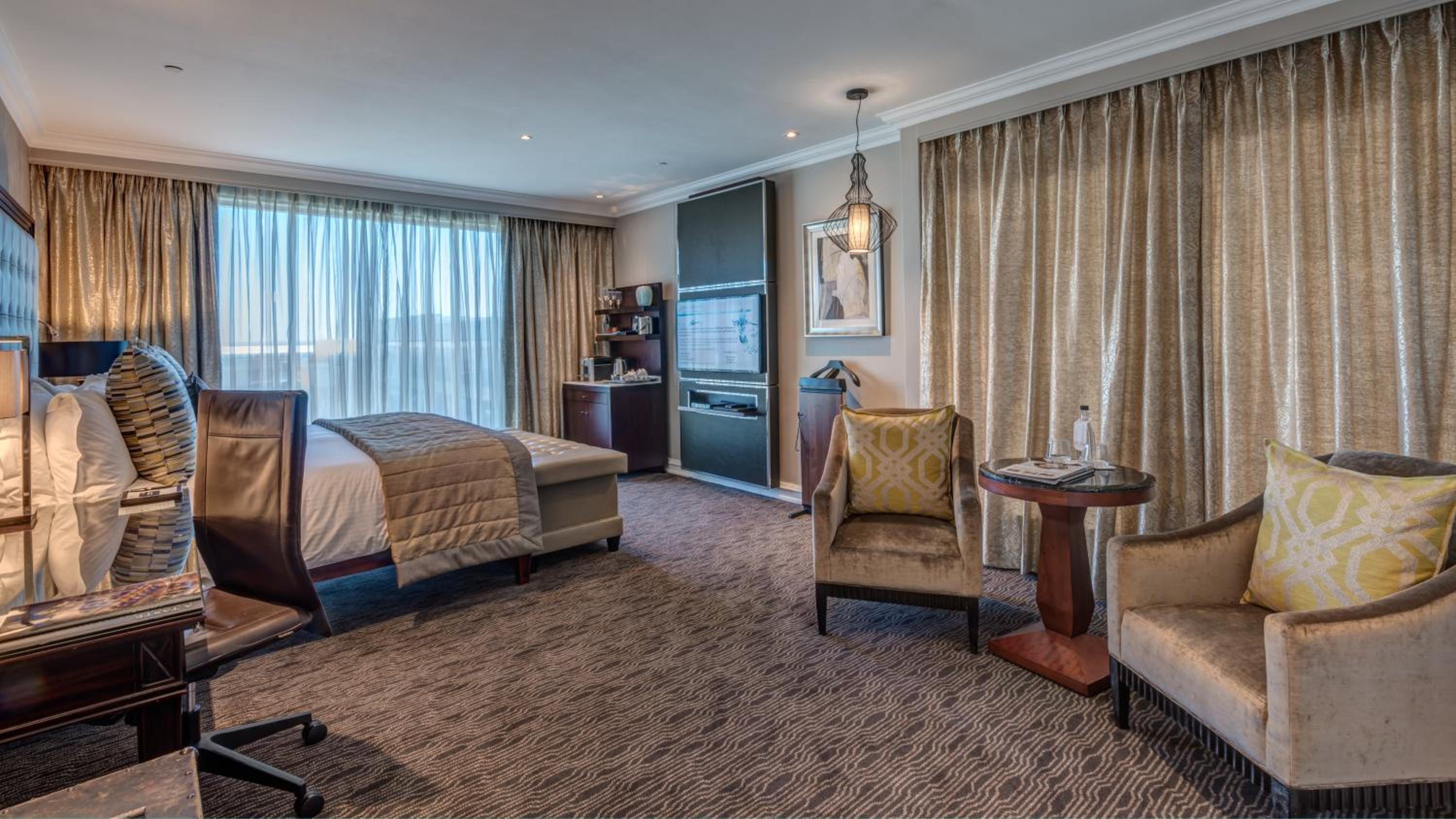 Junior King Suite - Photo 1