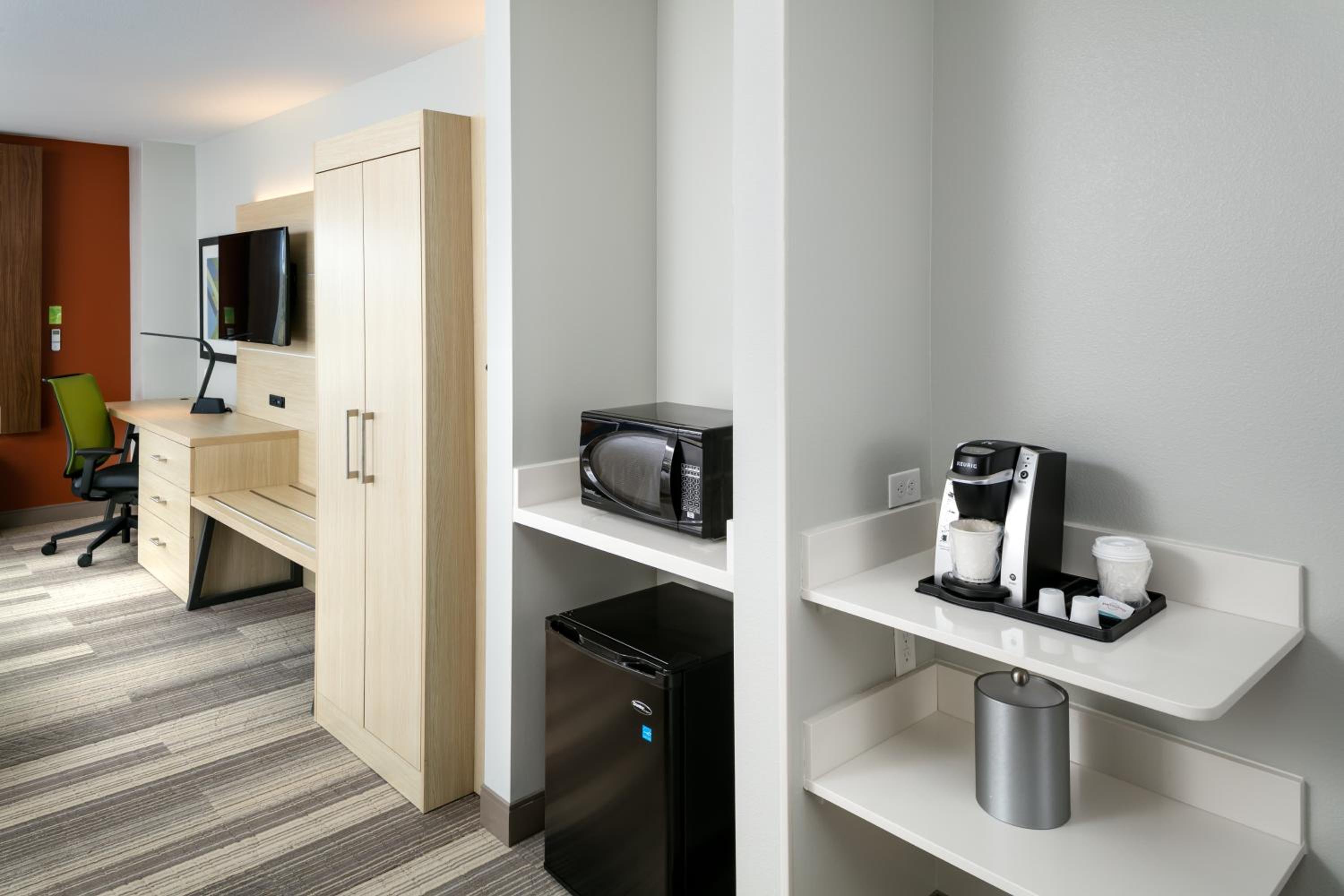 Queen Suite with Two Queen Beds - Communications Accessible - Photo 1