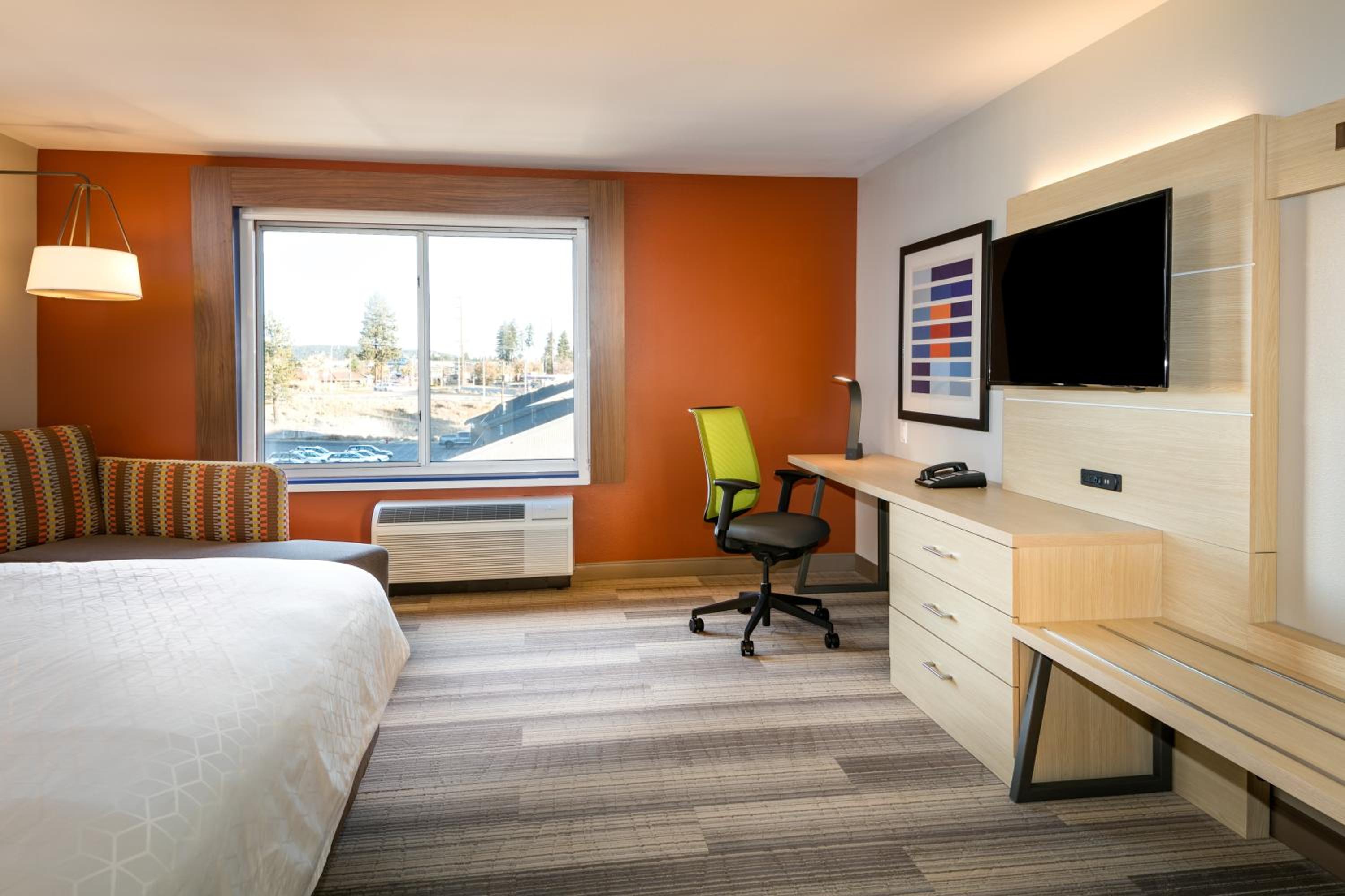 Standard King Room - Photo 9
