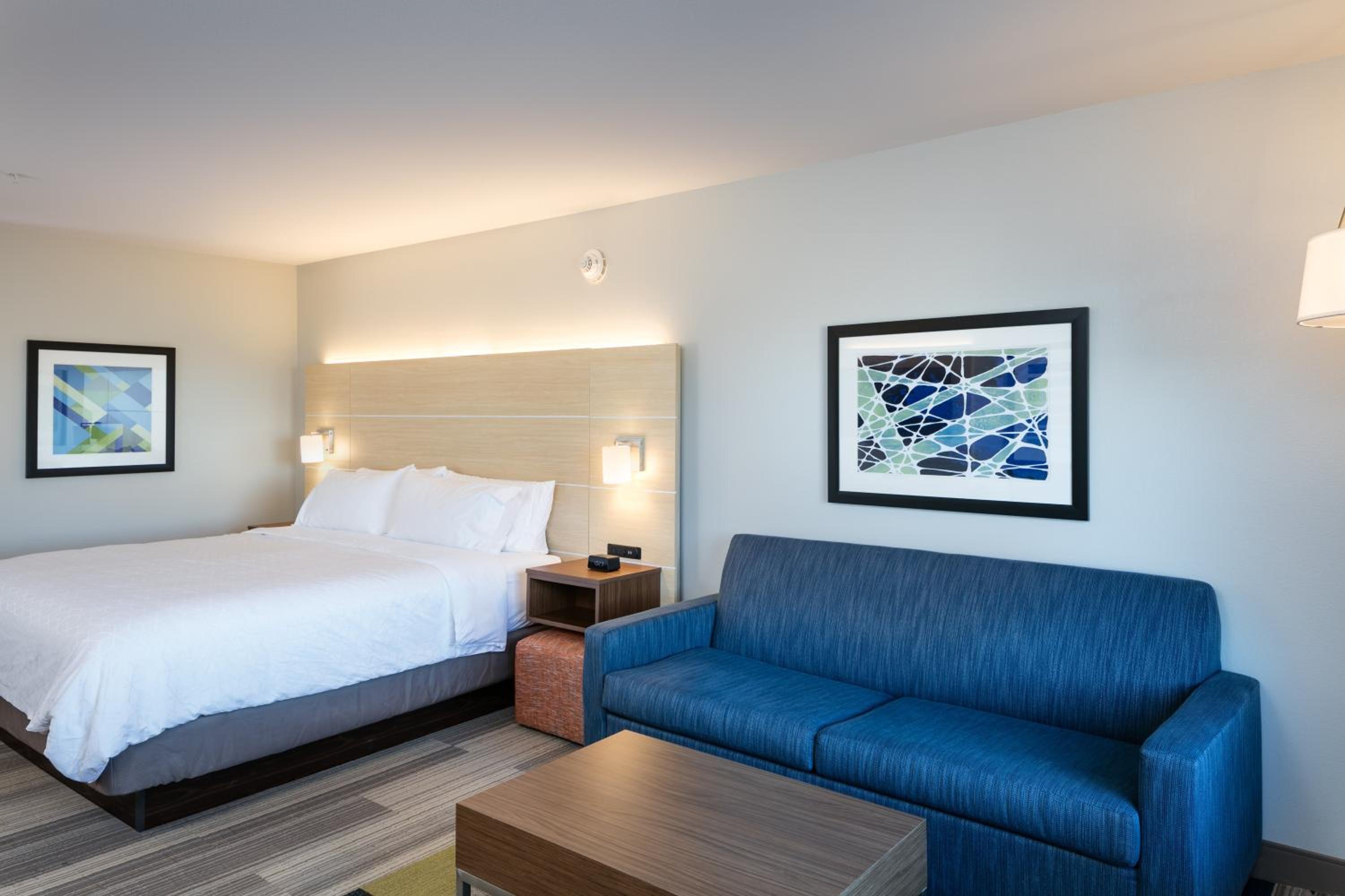 King Suite - Photo 3