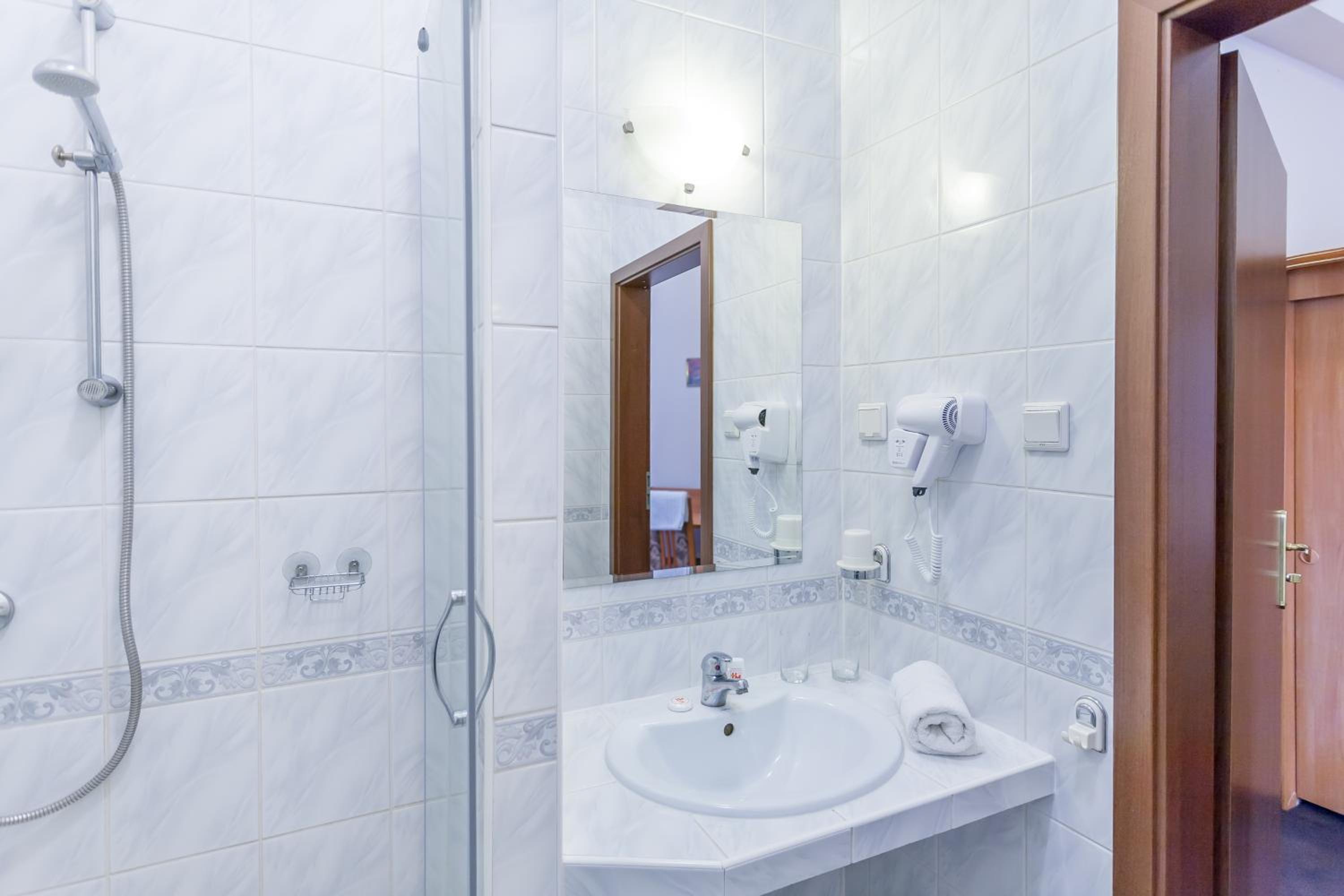 Double Room - Photo 5
