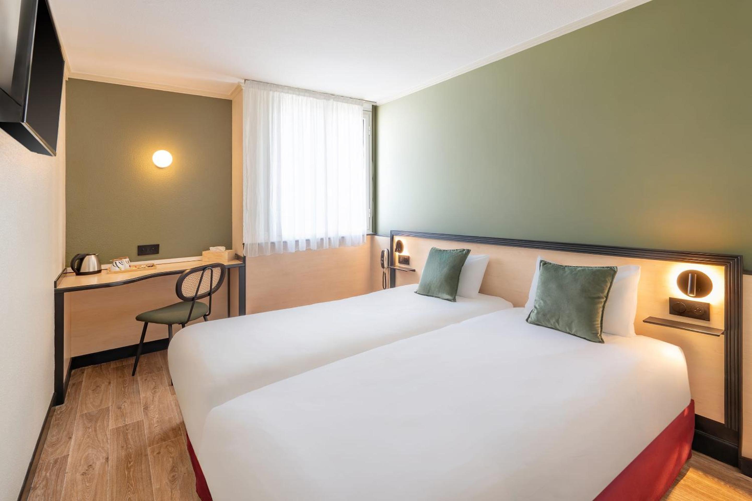 Standard Twin Room with Bath Tub - Non-Smoking