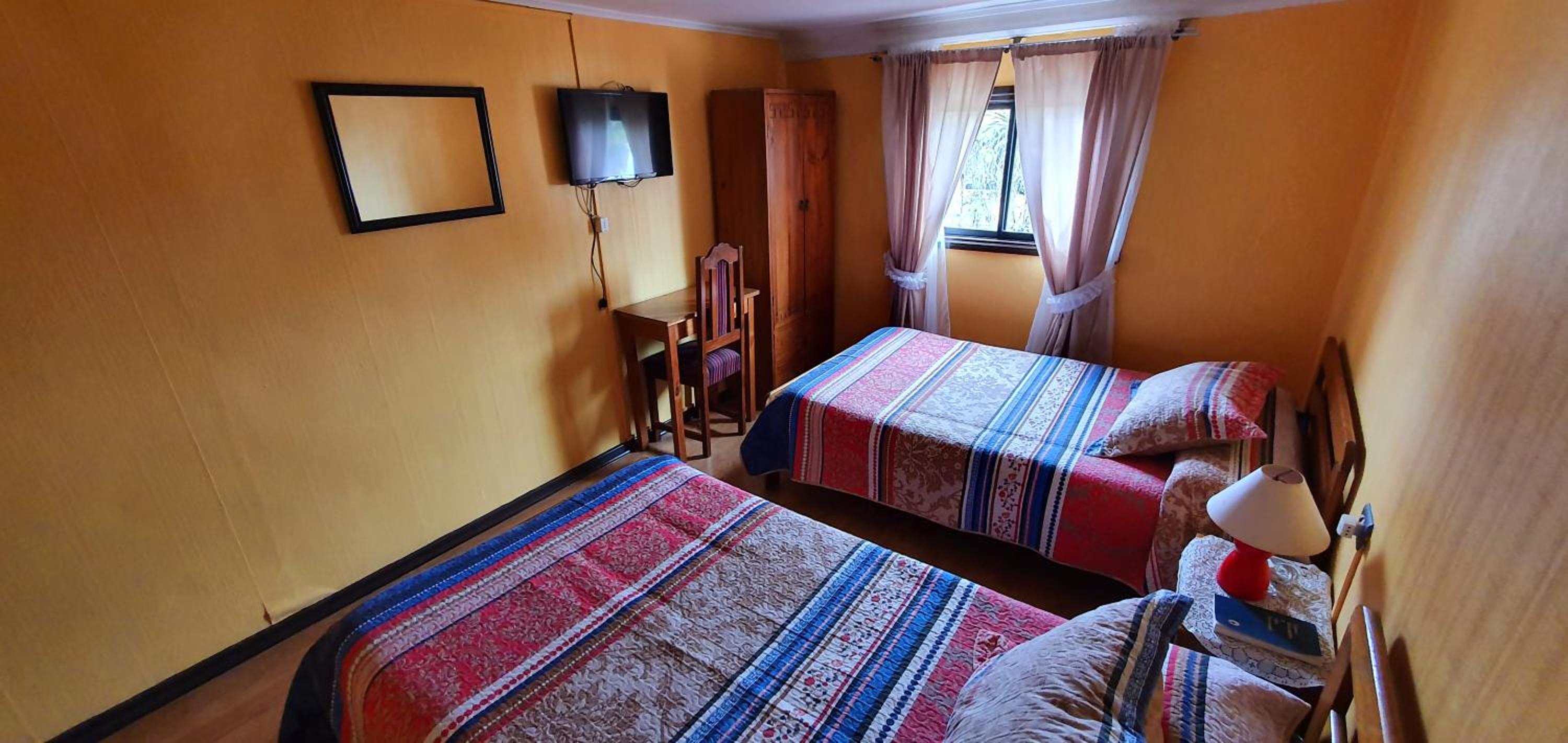 Twin Room with Private Bathroom photo 2