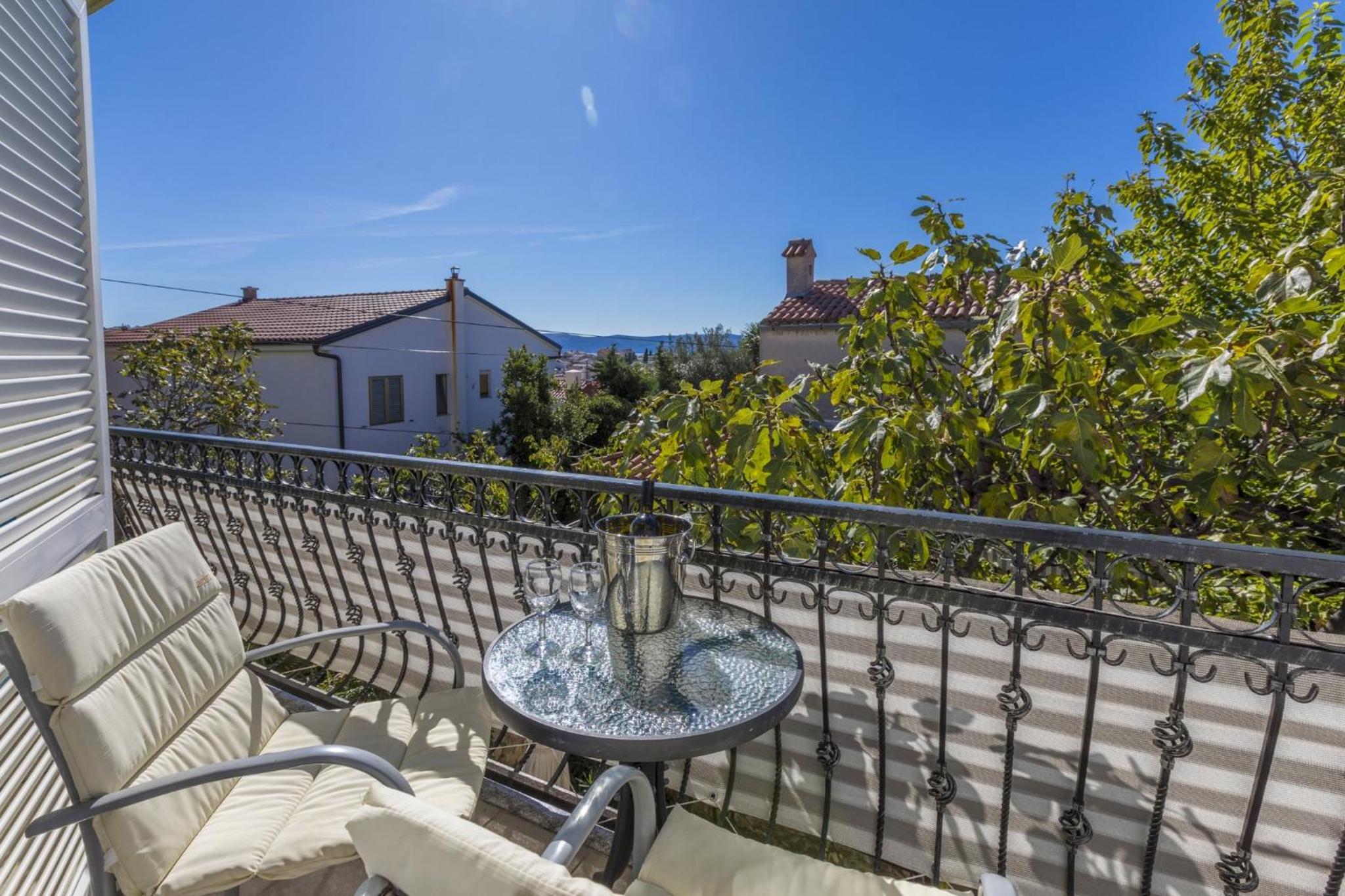 Apartment with Balcony photo 2
