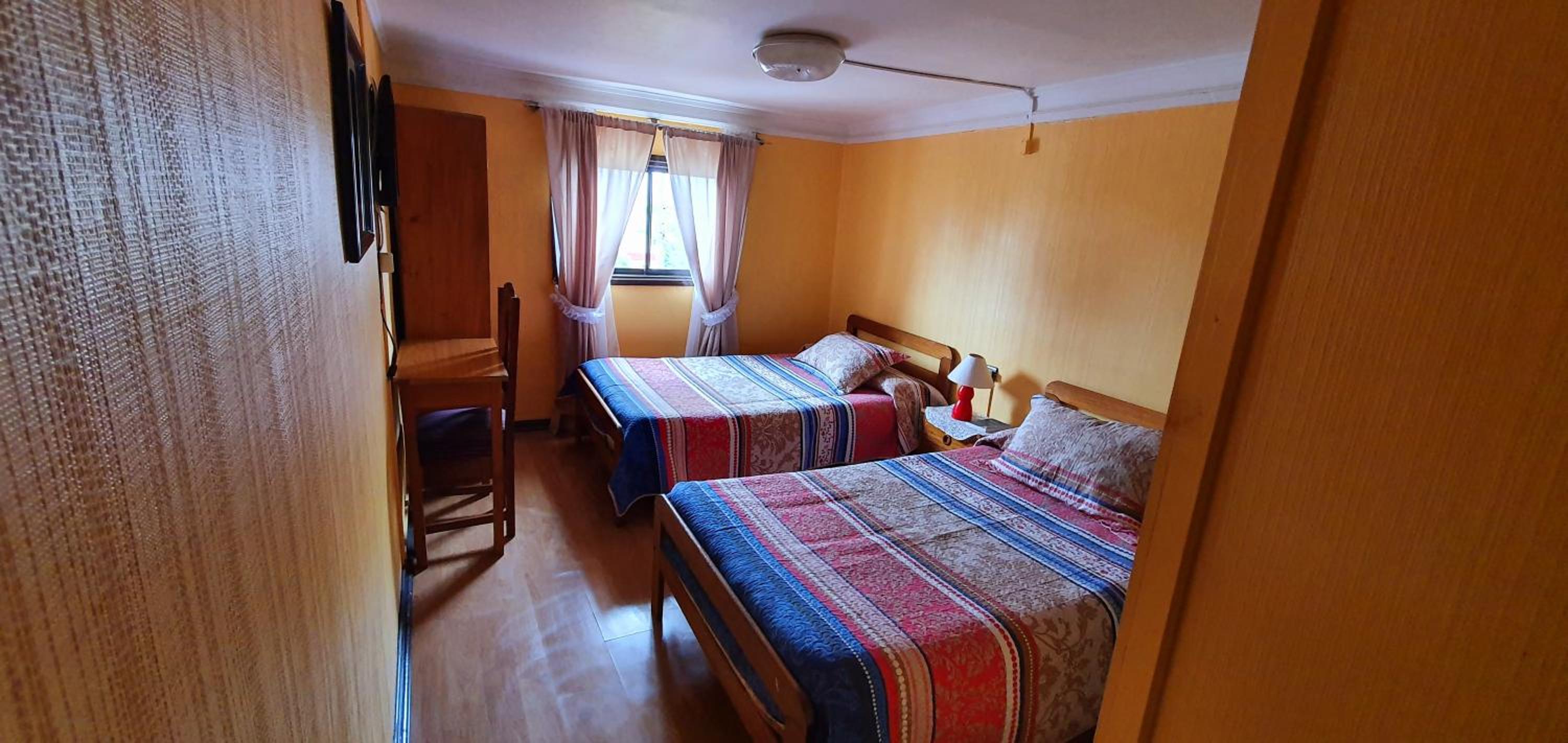 Twin Room with Private Bathroom photo 3