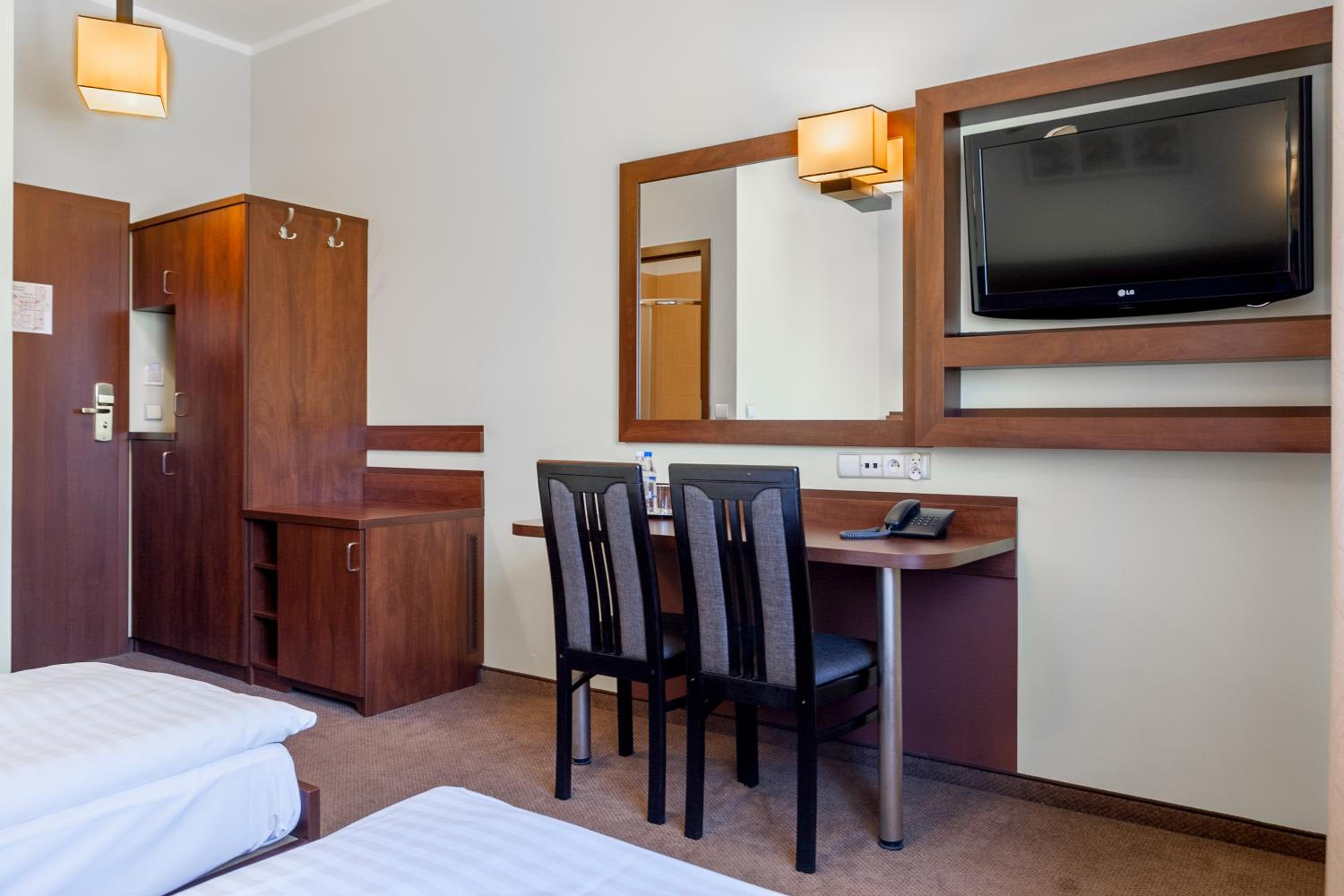 Double or Twin Room - Photo 3