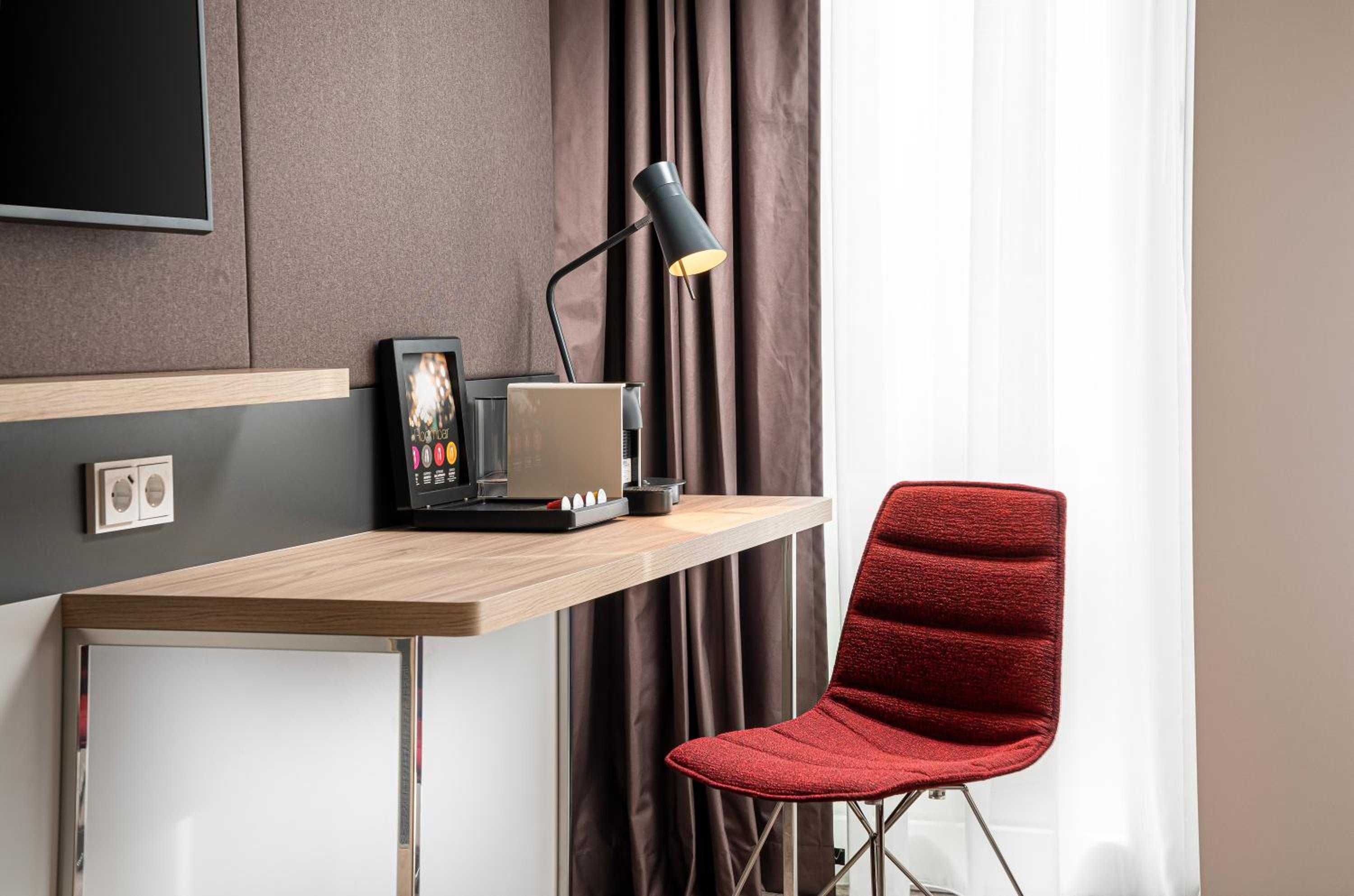 Premium King Room - Photo 3