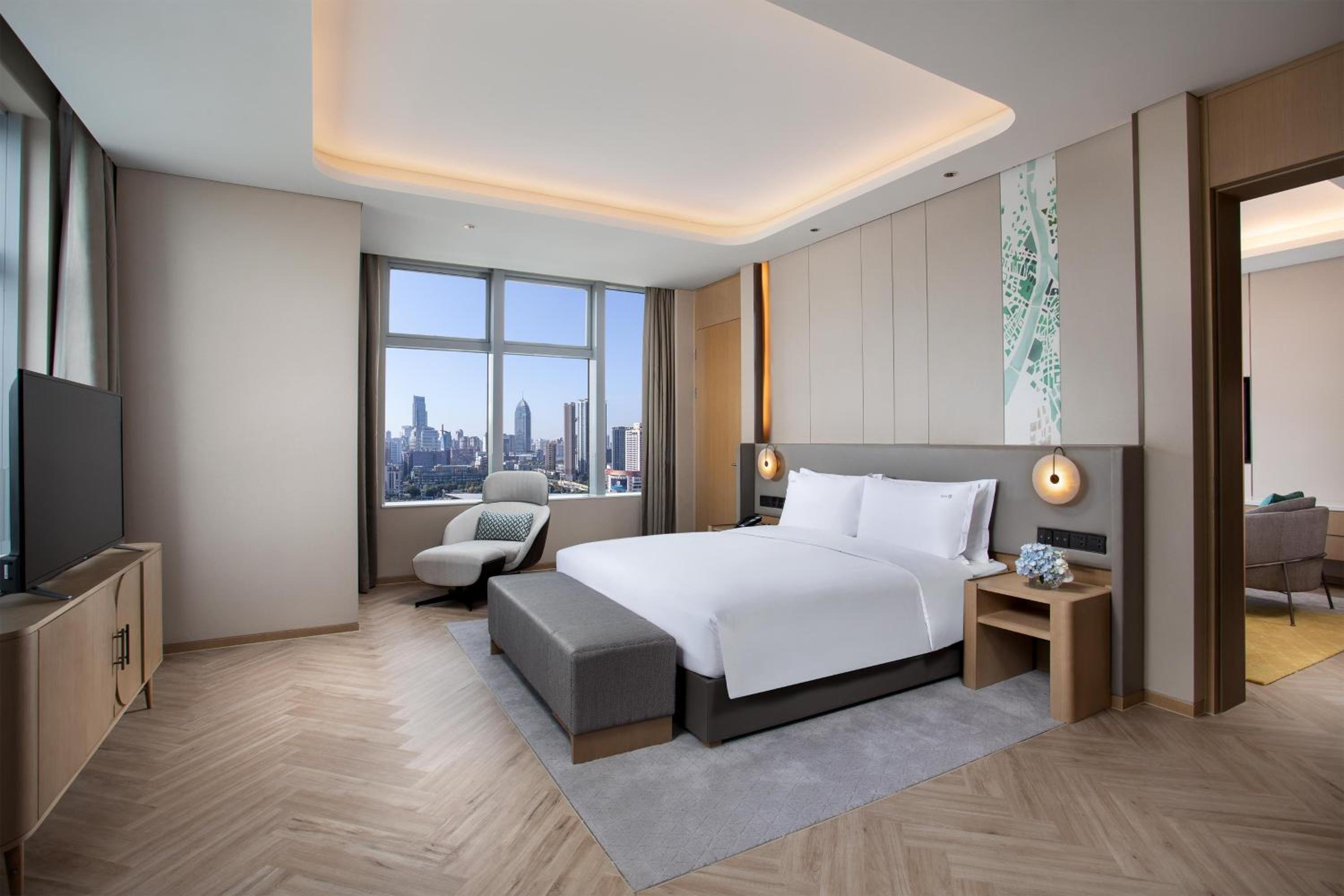 One-Bedroom Suite - Photo 5