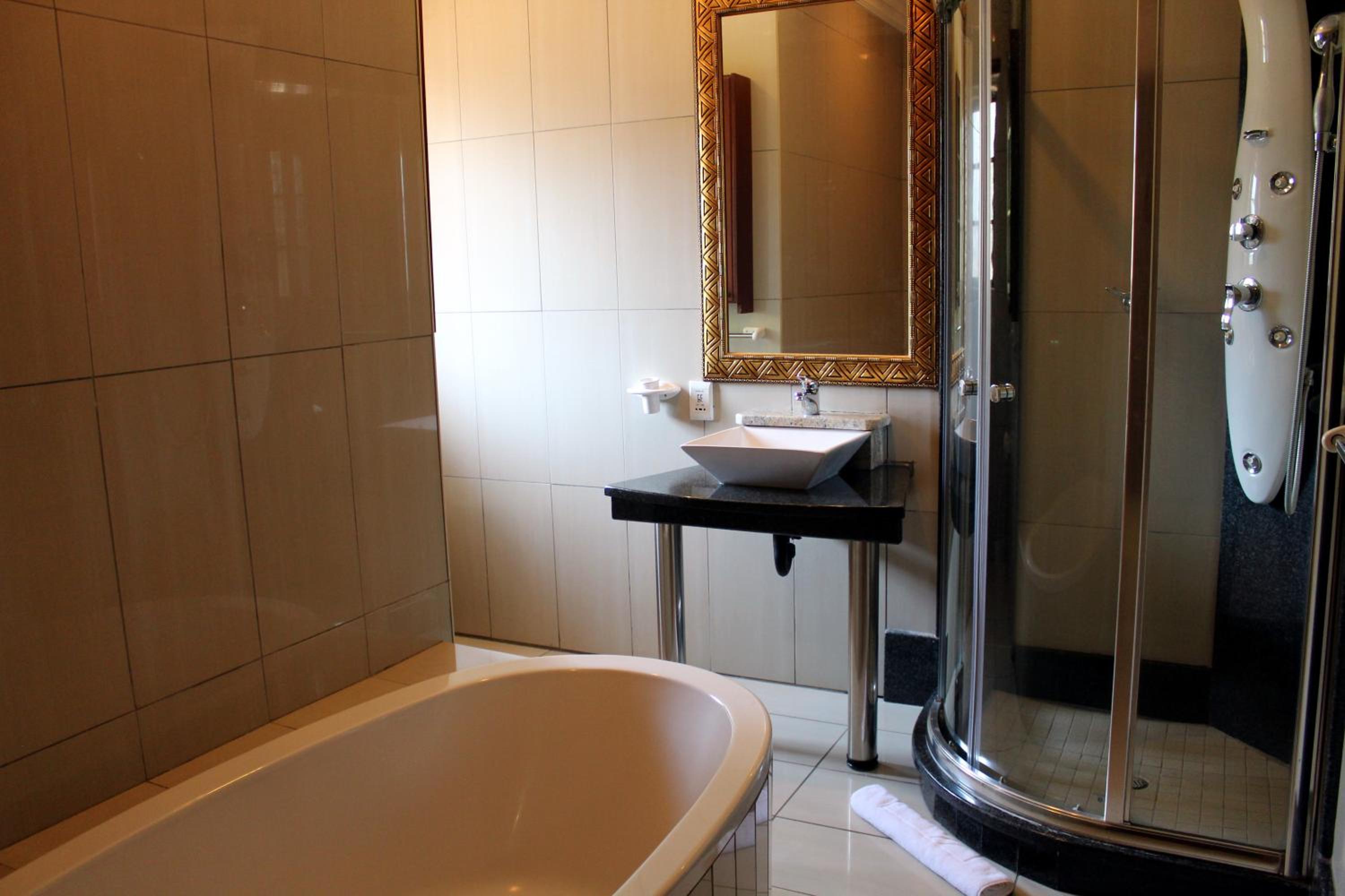 Queen Room - Photo 7