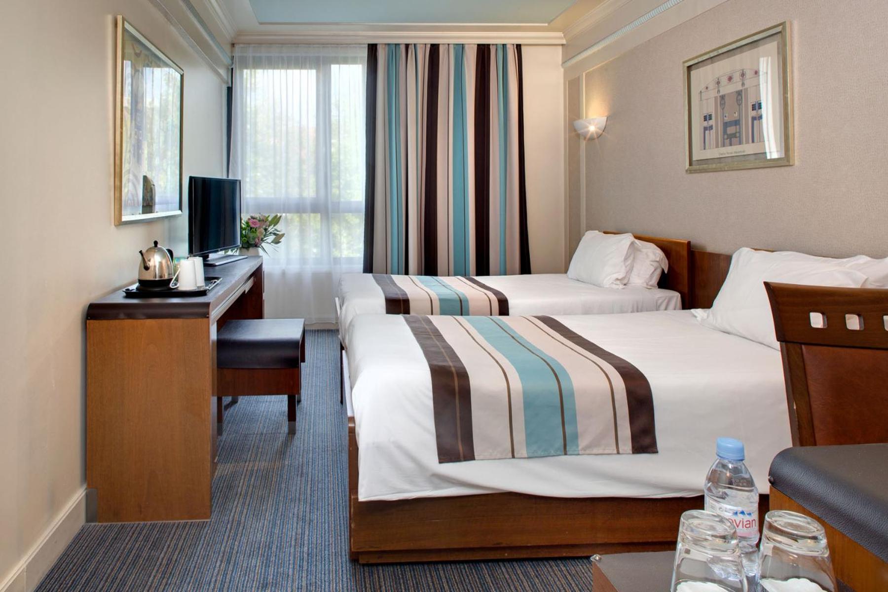 Twin Room - Photo 2