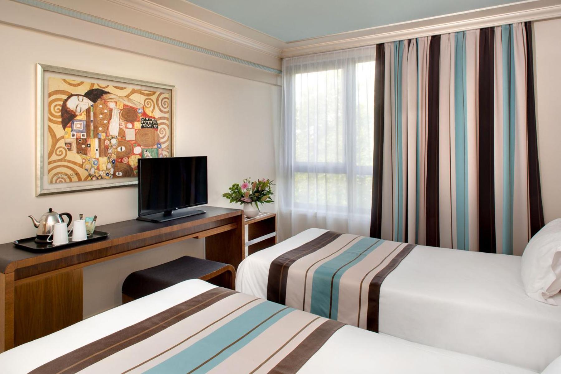 Twin Room - Photo 3