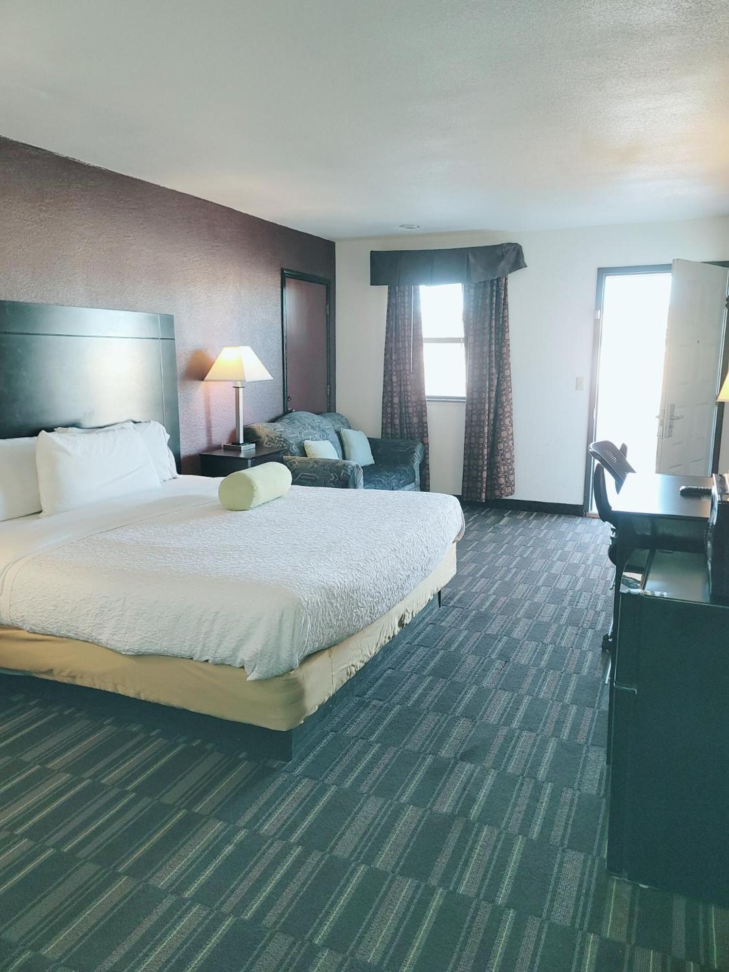 King Room with Sofa Bed - Photo 1