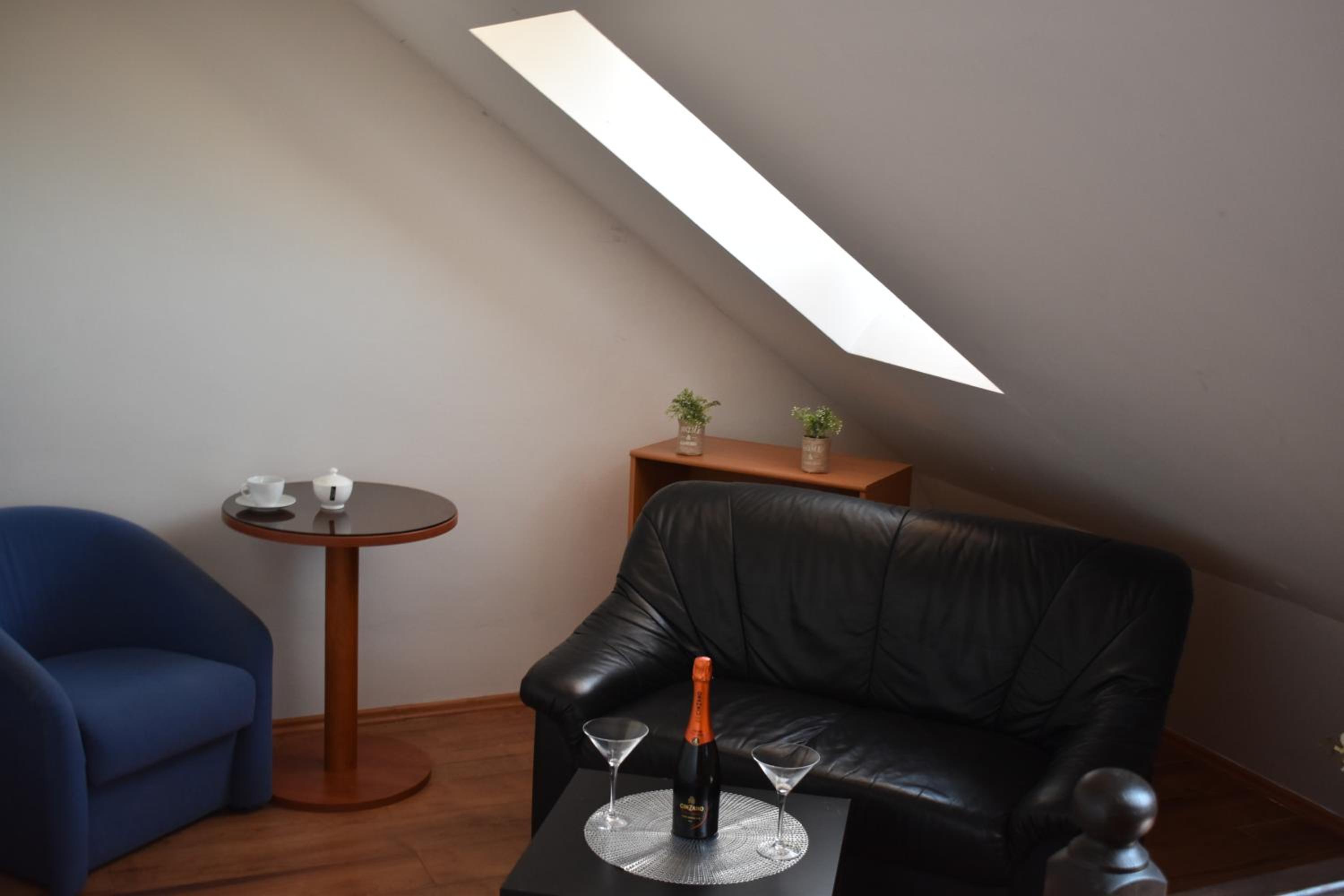 Apartment - Split Level - Photo 2