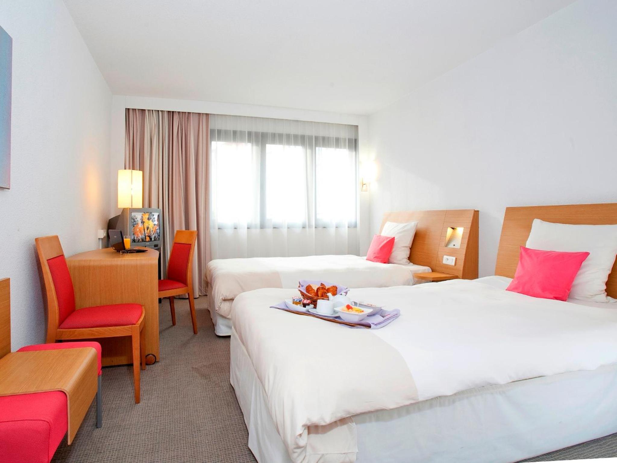 Standard Twin Room - Photo 1