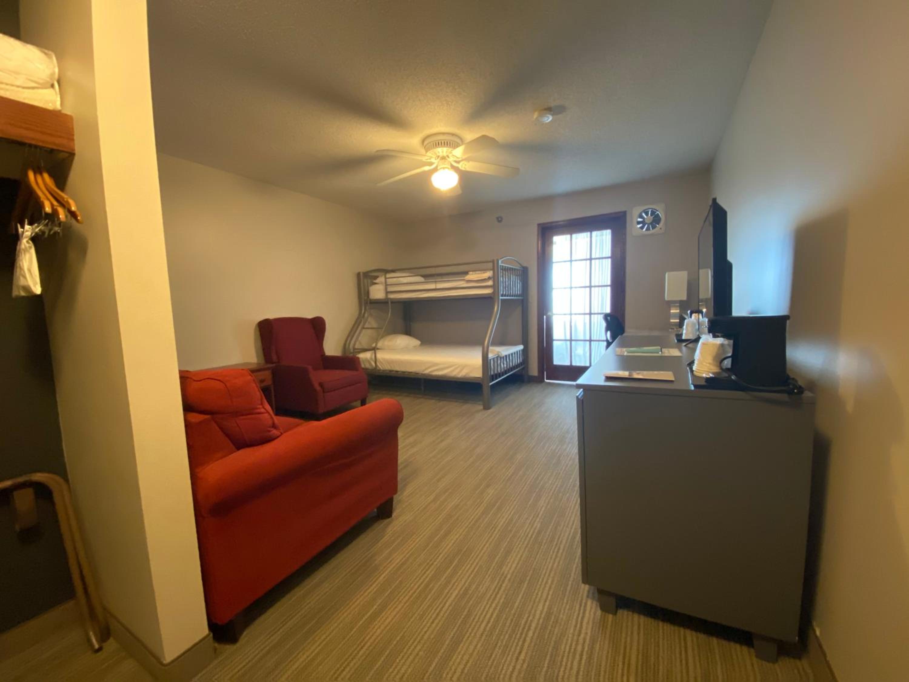 Premium King Suite with Bunk Beds - Non-Smoking - Photo 1