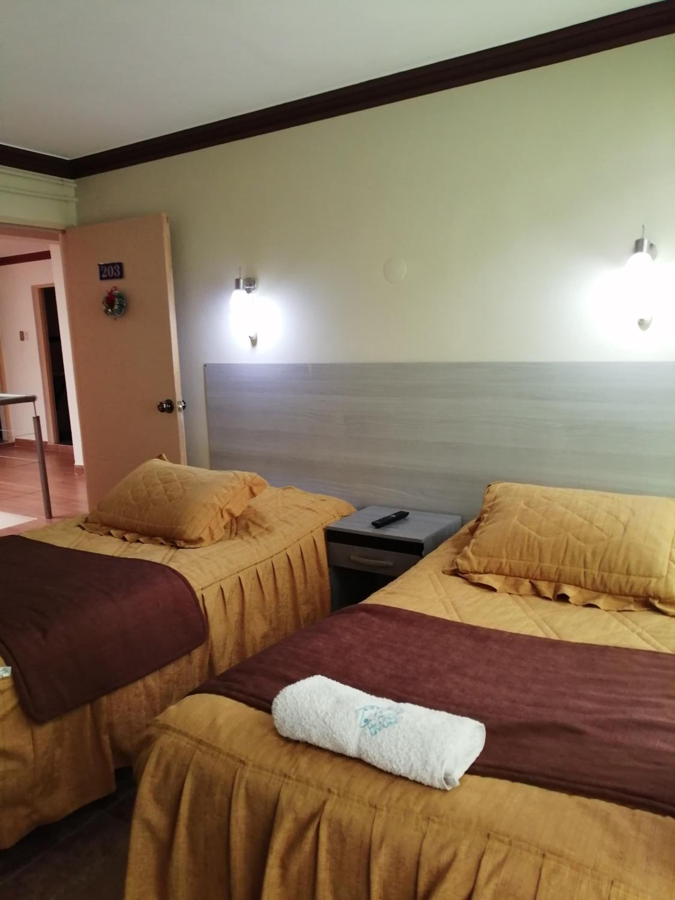 Twin Room with Private Bathroom photo 2