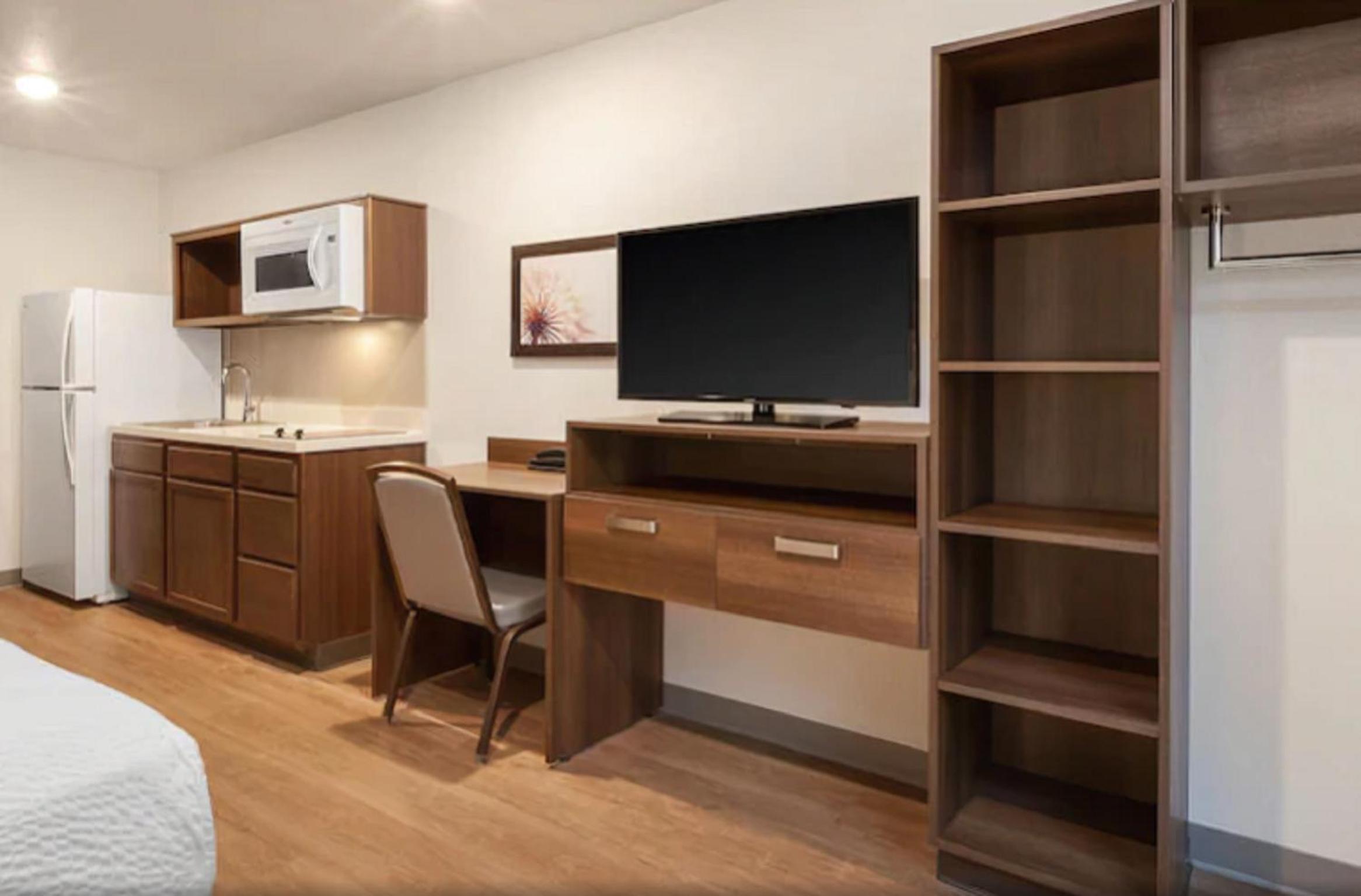 Queen Room  with Tub - Disability Access/Non-Smoking - Photo 2