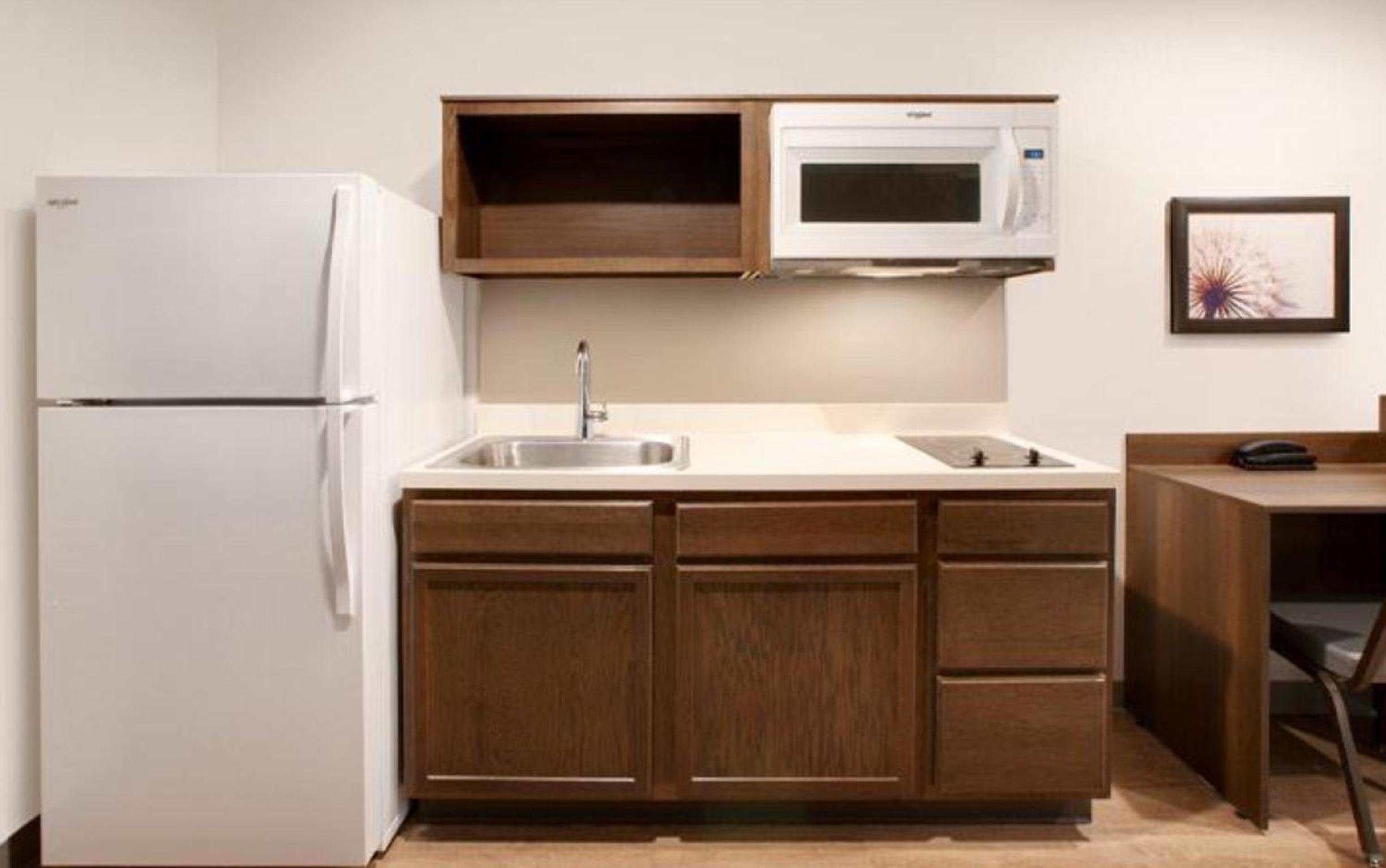 Queen Room  with Tub - Disability Access/Non-Smoking - Photo 11