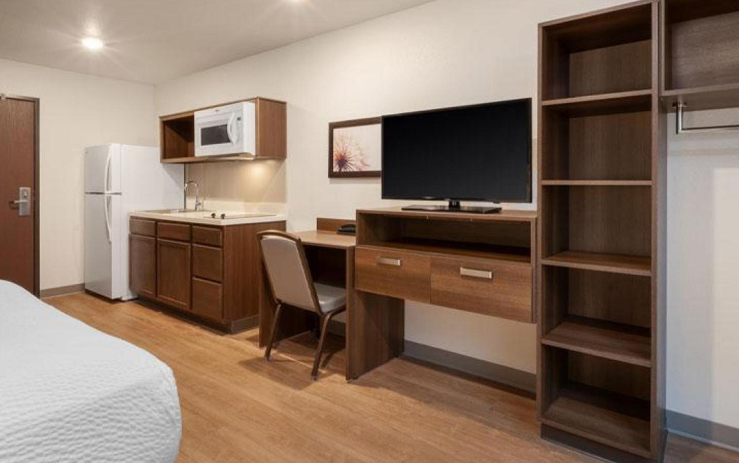 Queen Room  with Tub - Disability Access/Non-Smoking - Photo 12