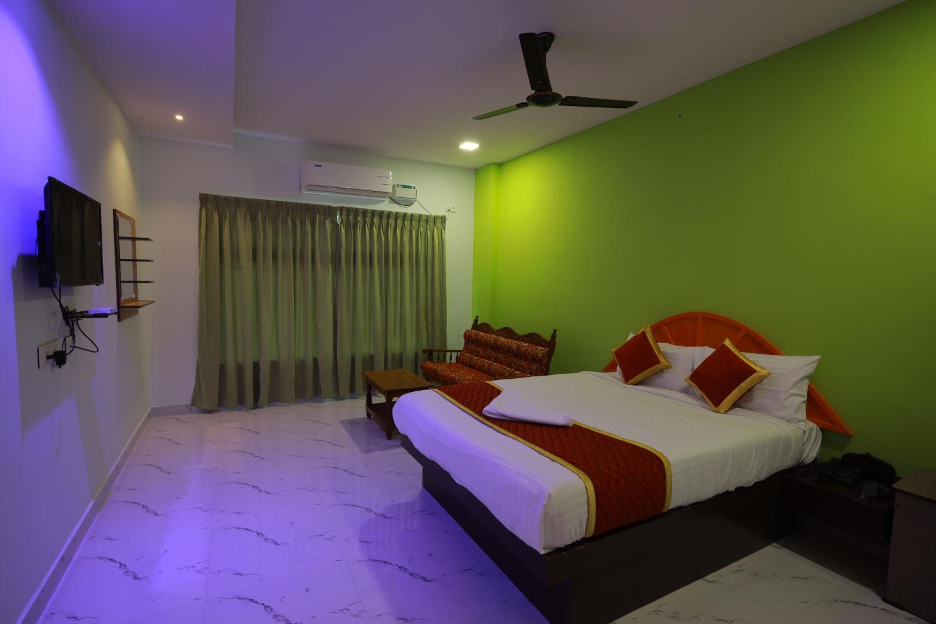 Deluxe Double Room - Photo 10