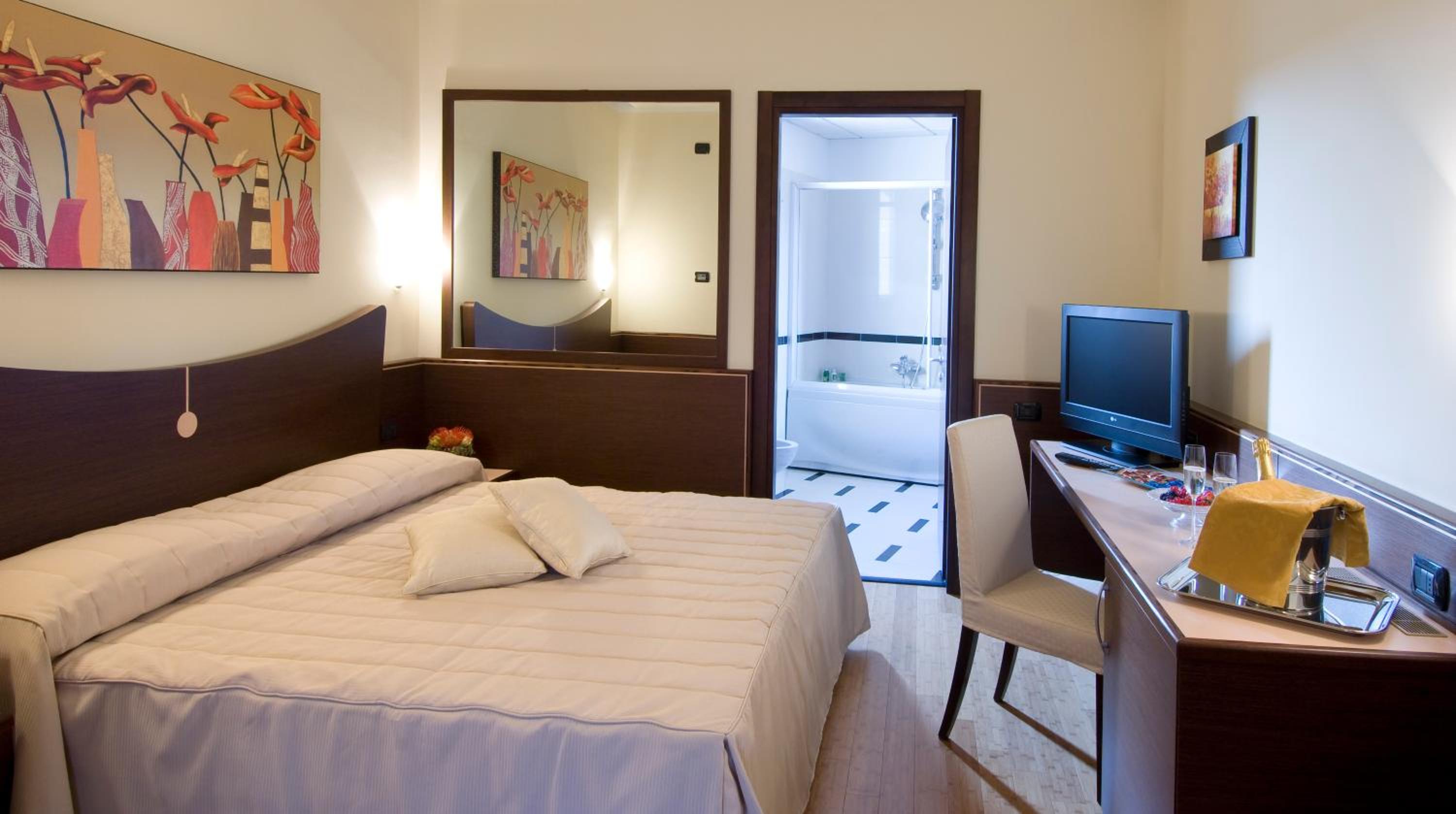 Standard Double Room - Photo 1