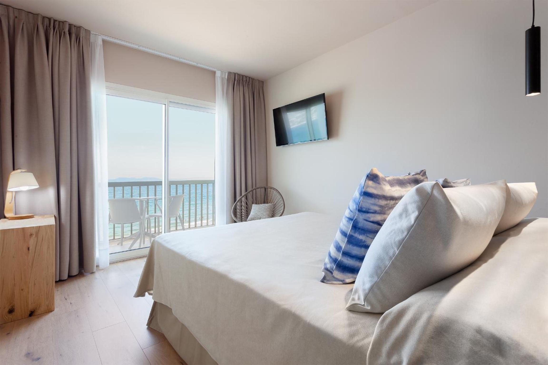 Deluxe Double or Twin Room with Sea View photo 2