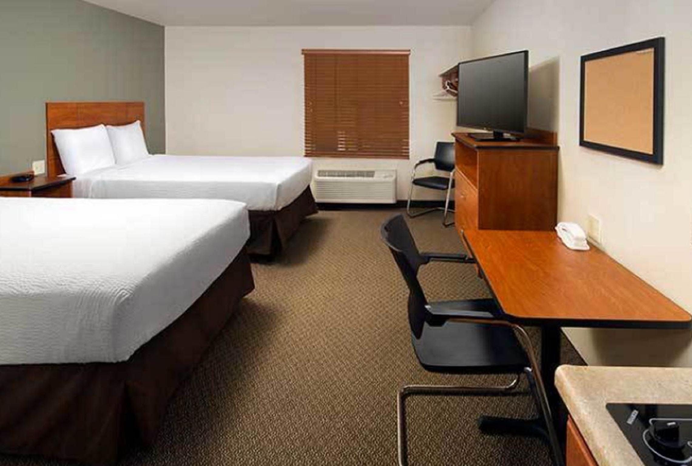 Queen Room with Two Queen Beds - Accessible/Non-Smoking  - Photo 8