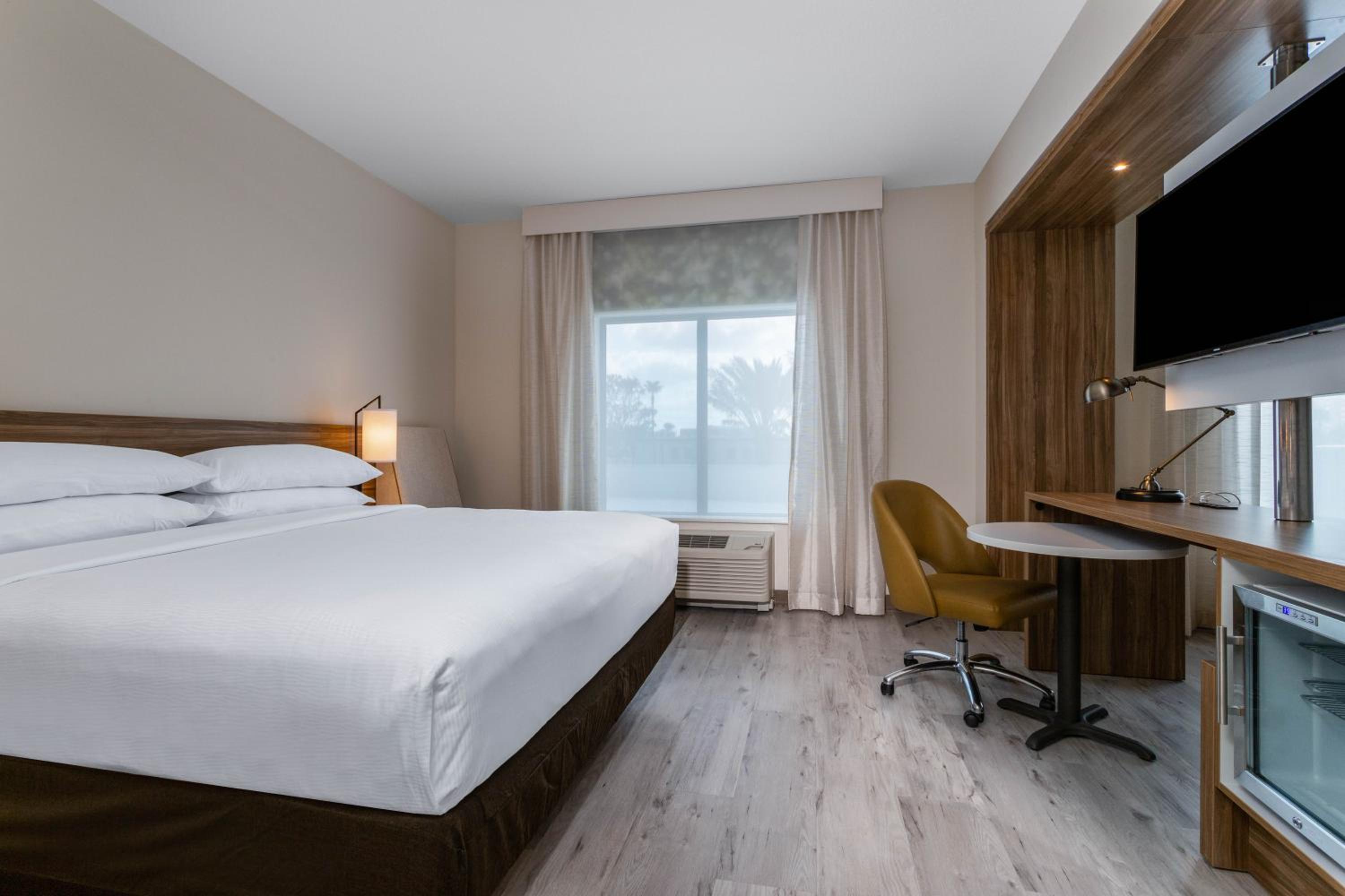 King Suite with Sofa Bed (No Resort Fee)