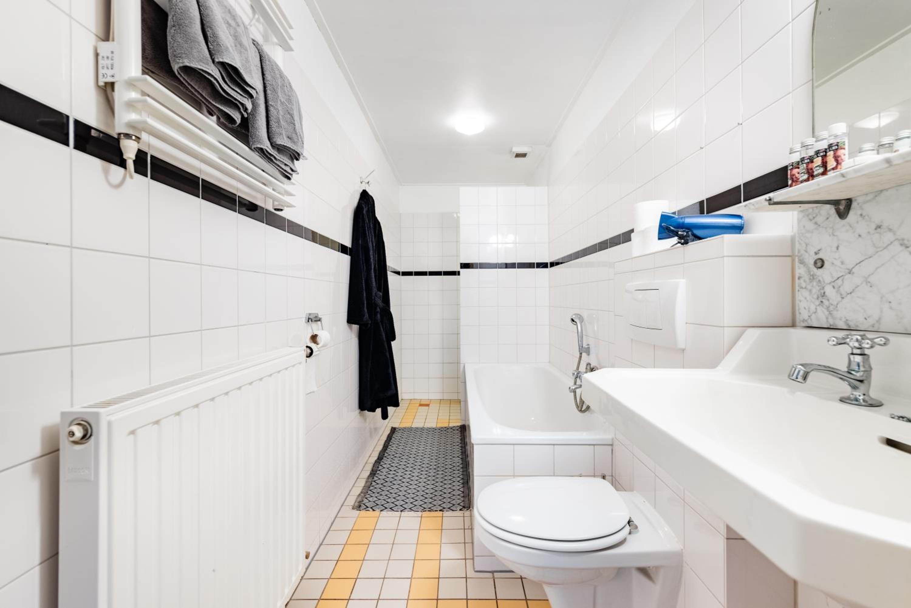 Deluxe Double Room with Bath photo 2
