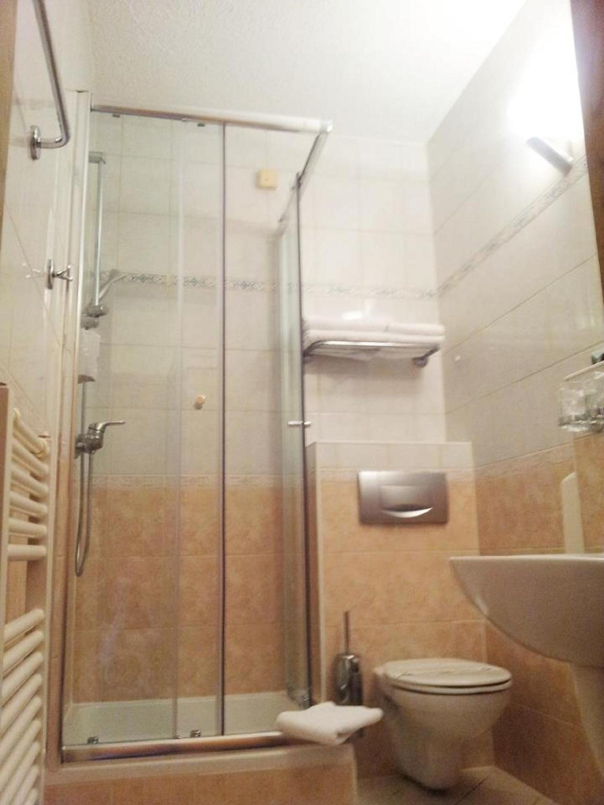 Double Room - Photo 5
