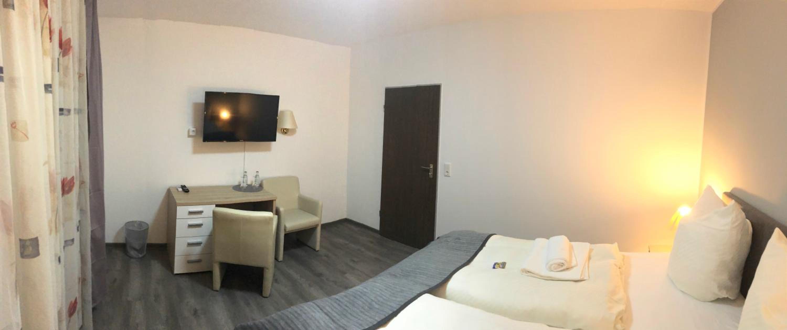Double Room with Balcony - Photo 1