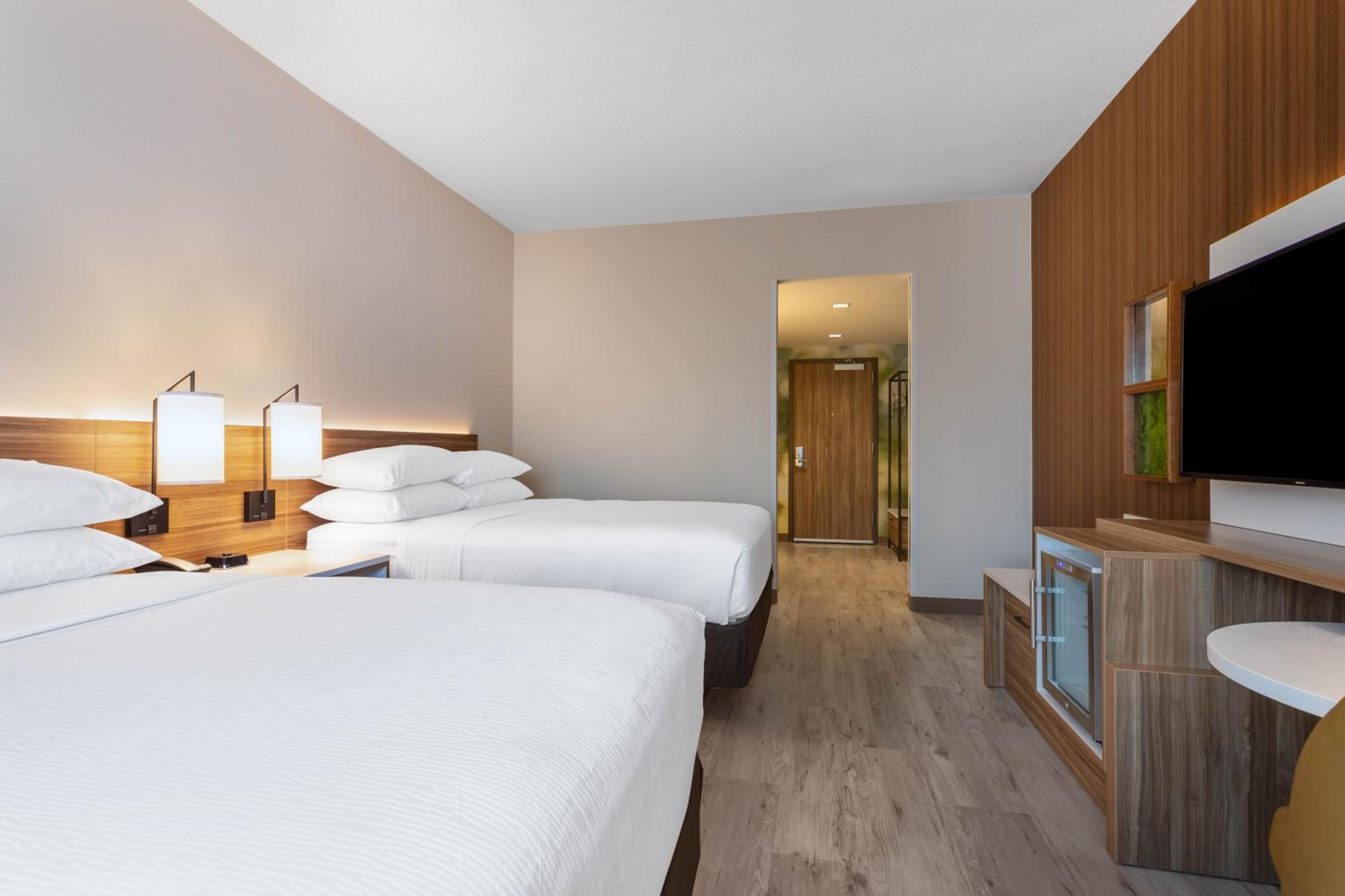 Queen Room with Two Queen Beds (No Resort Fee)