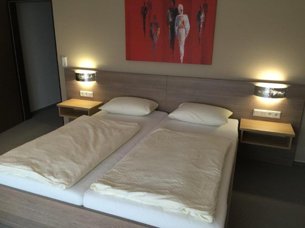 Standard Twin Room - Photo 4