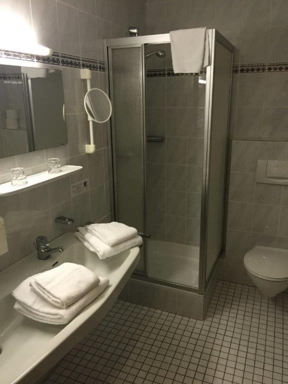 Standard Twin Room - Photo 3