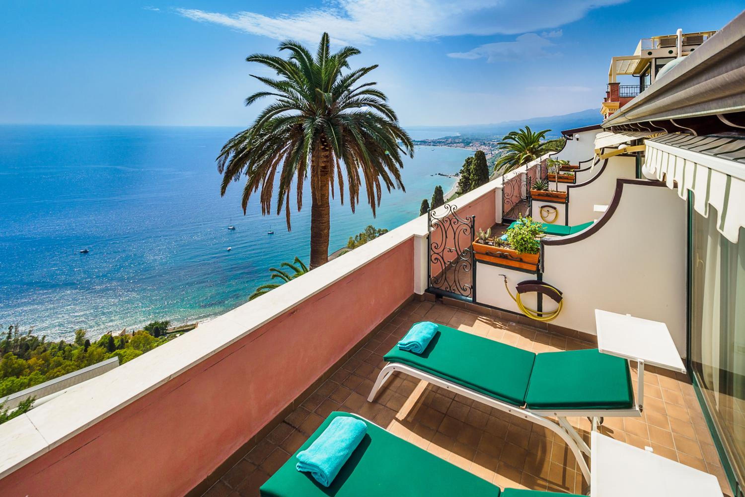 Top Floor Junior Suite with Sea View photo 2
