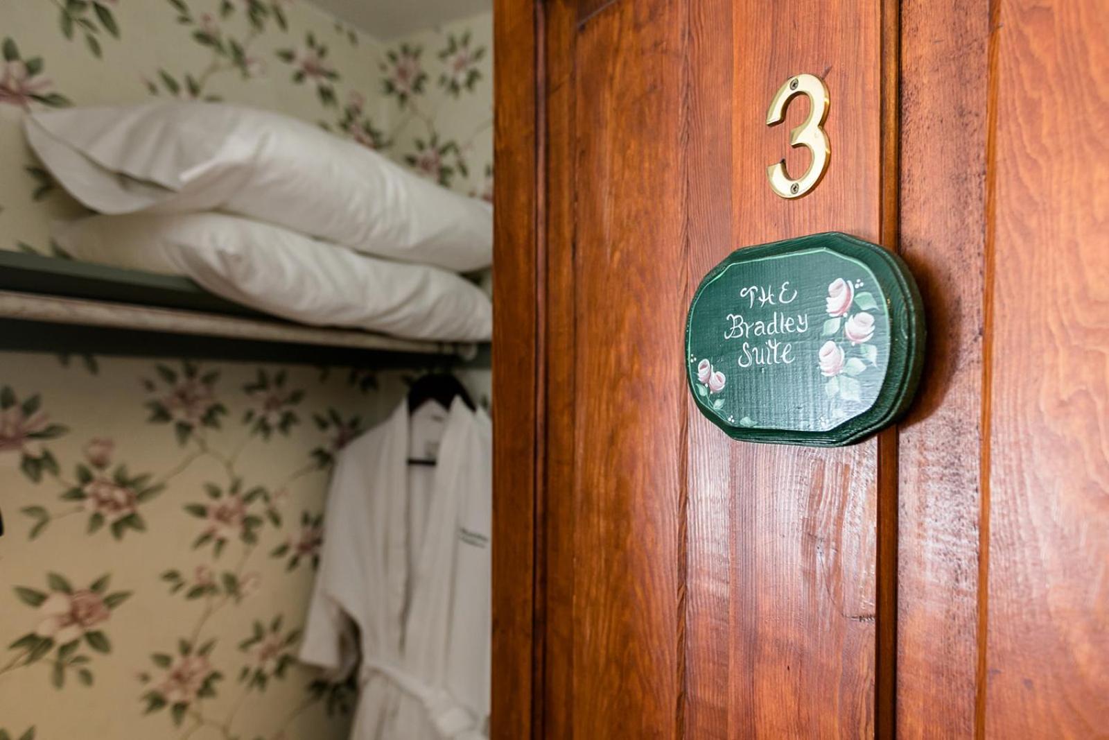 Deluxe Queen Suite