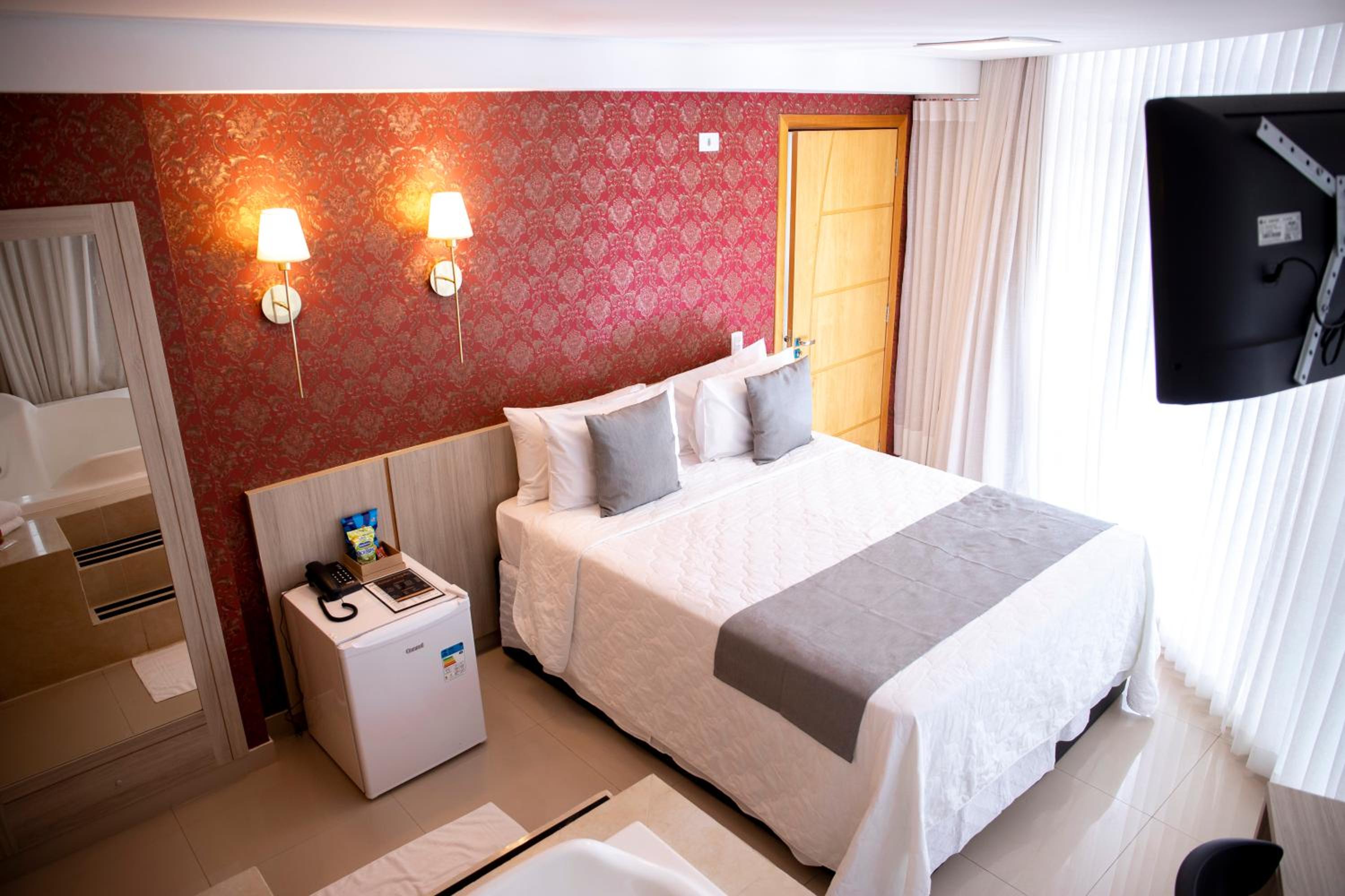 Deluxe Suite with Spa Bath - Photo 1