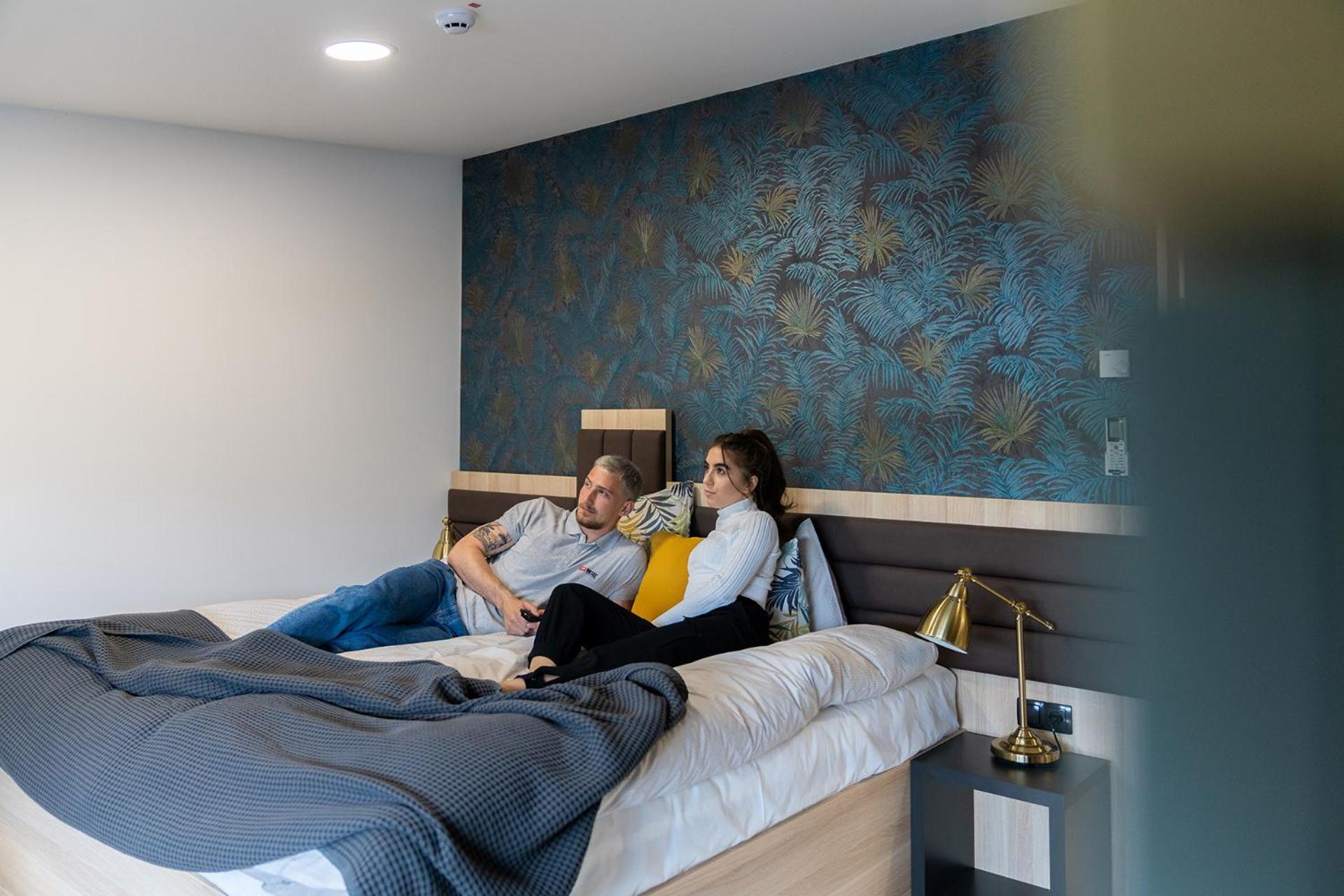Double Room with Spa Bath - Photo 7