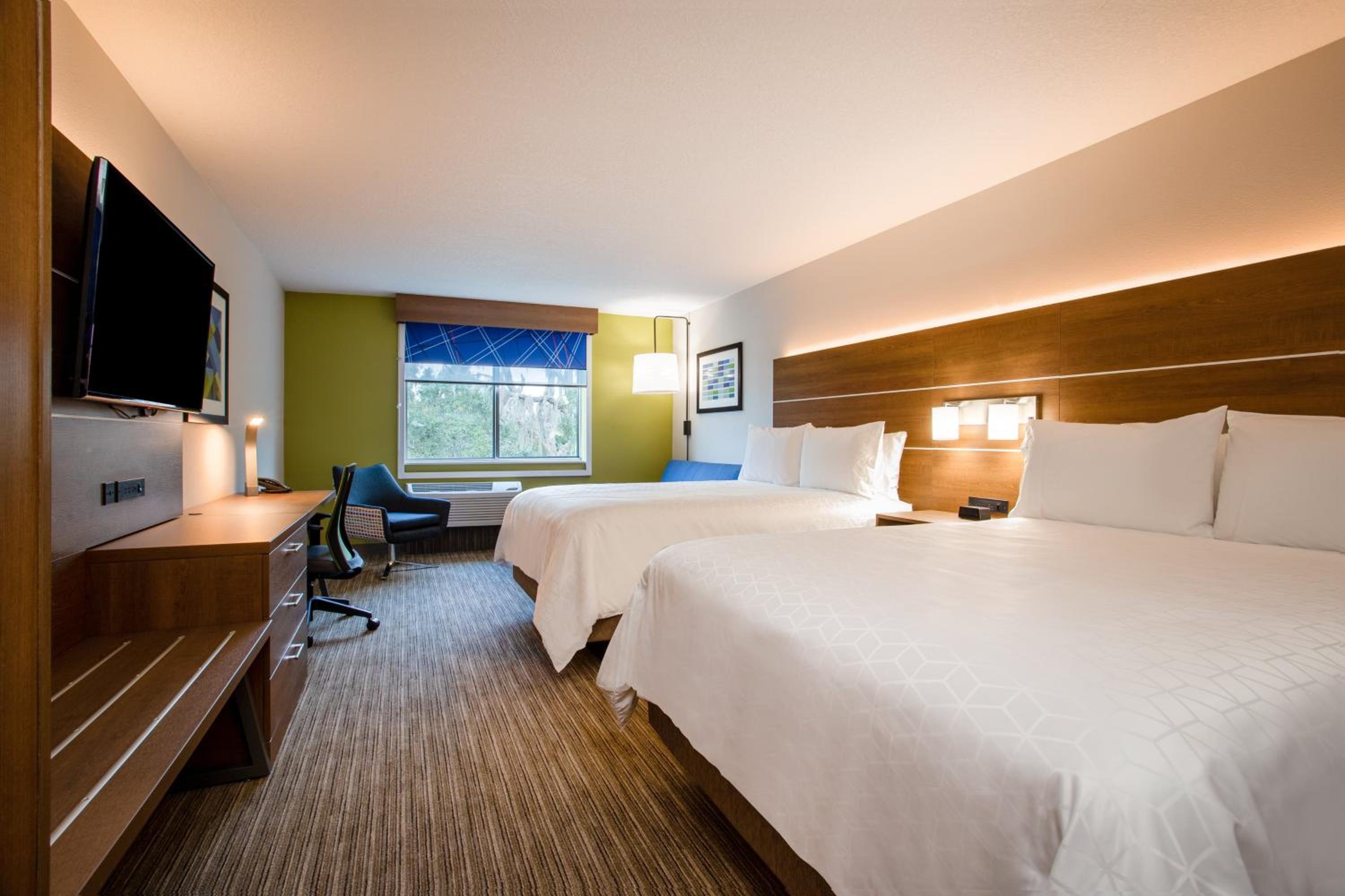 Queen Suite with Two Queen Beds - Photo 1