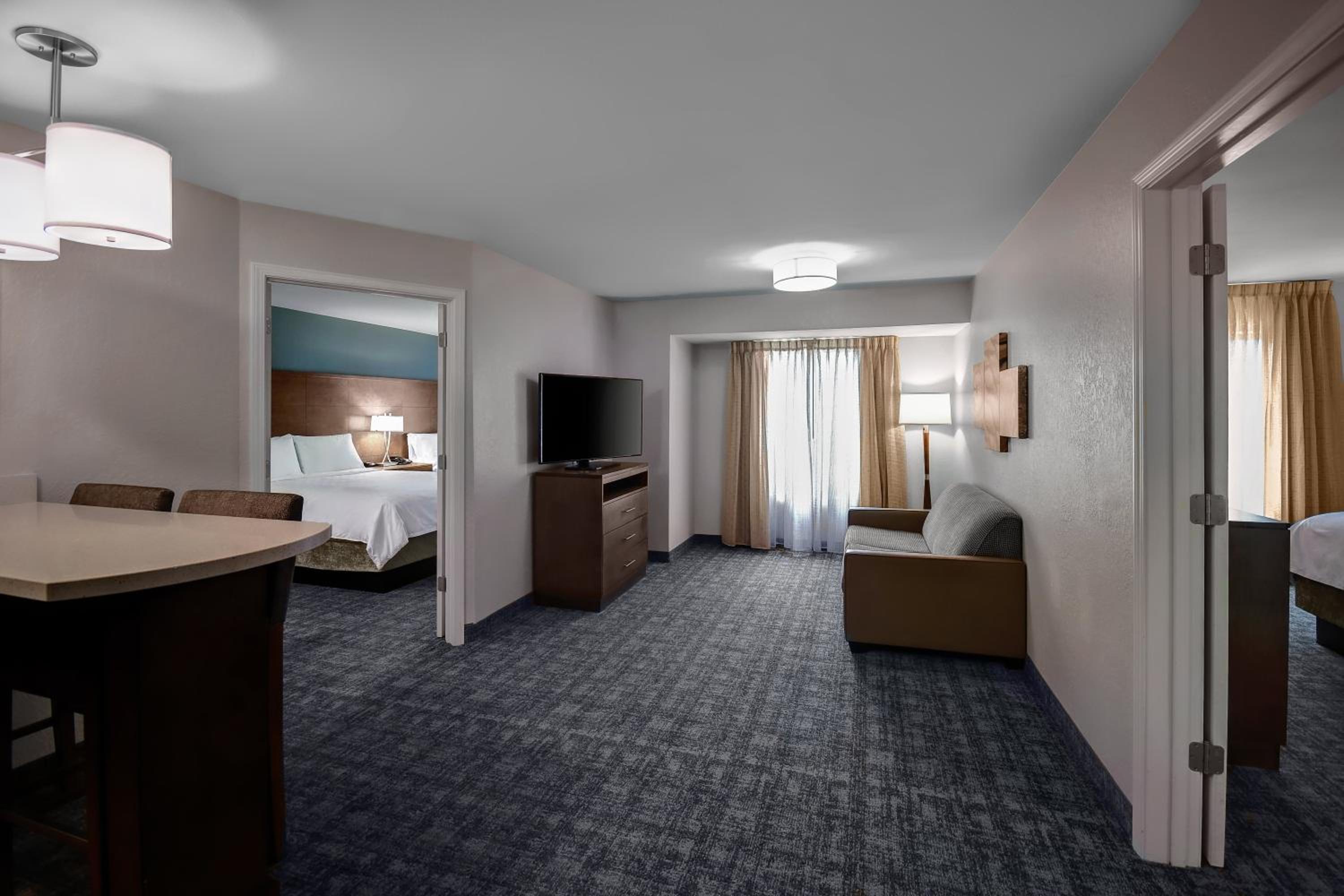 Two-Bedroom King Suite with Two Queen Beds - Communications Accessible with Roll-In Shower - Photo 4