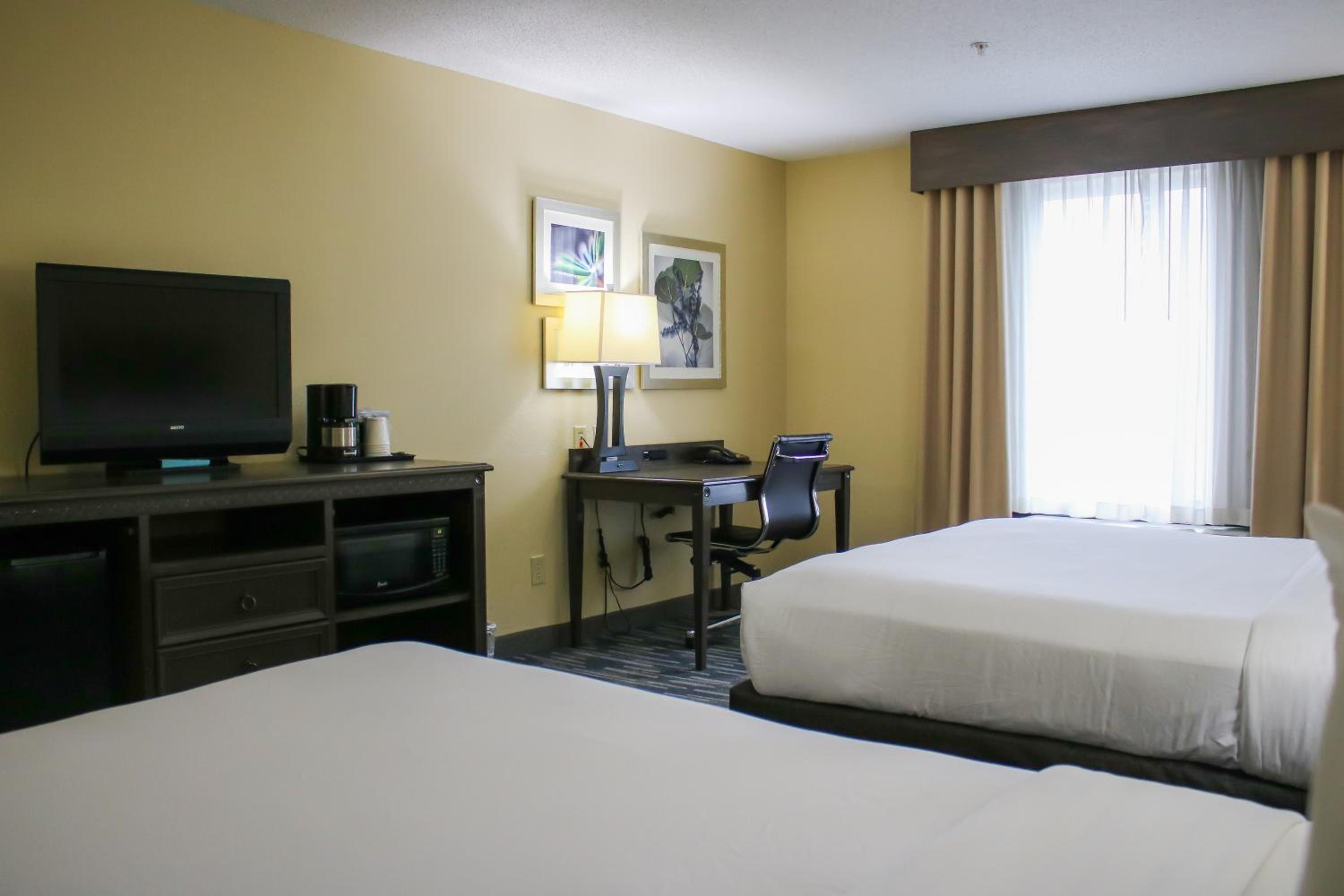 Queen Room with Two Queen Beds - Disability Access/Non-Smoking - Photo 2