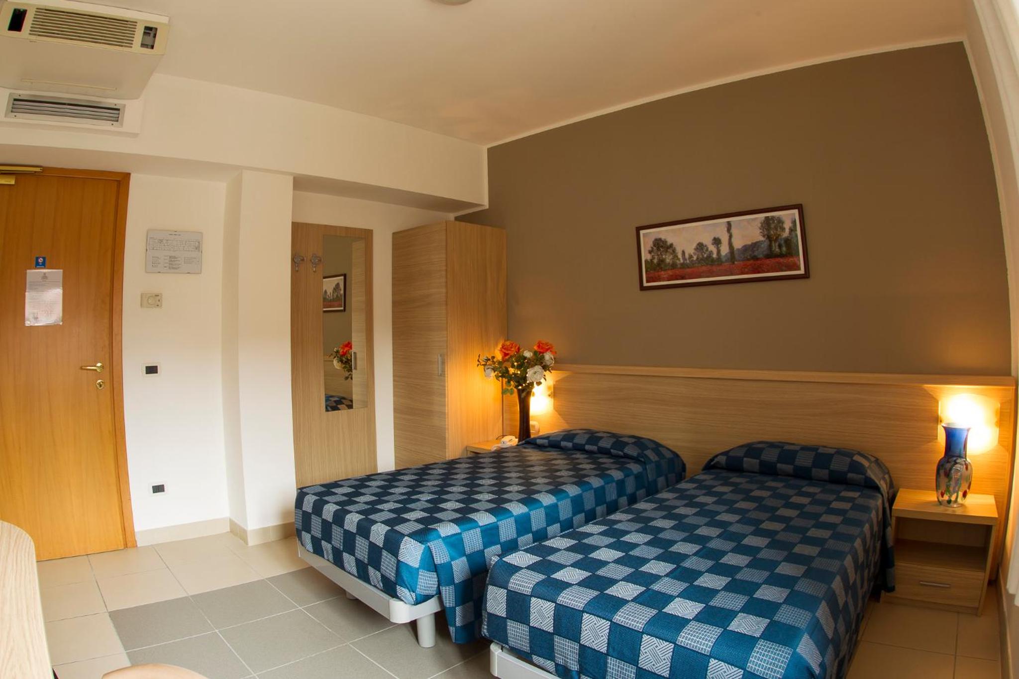 Double or Twin Room photo 2