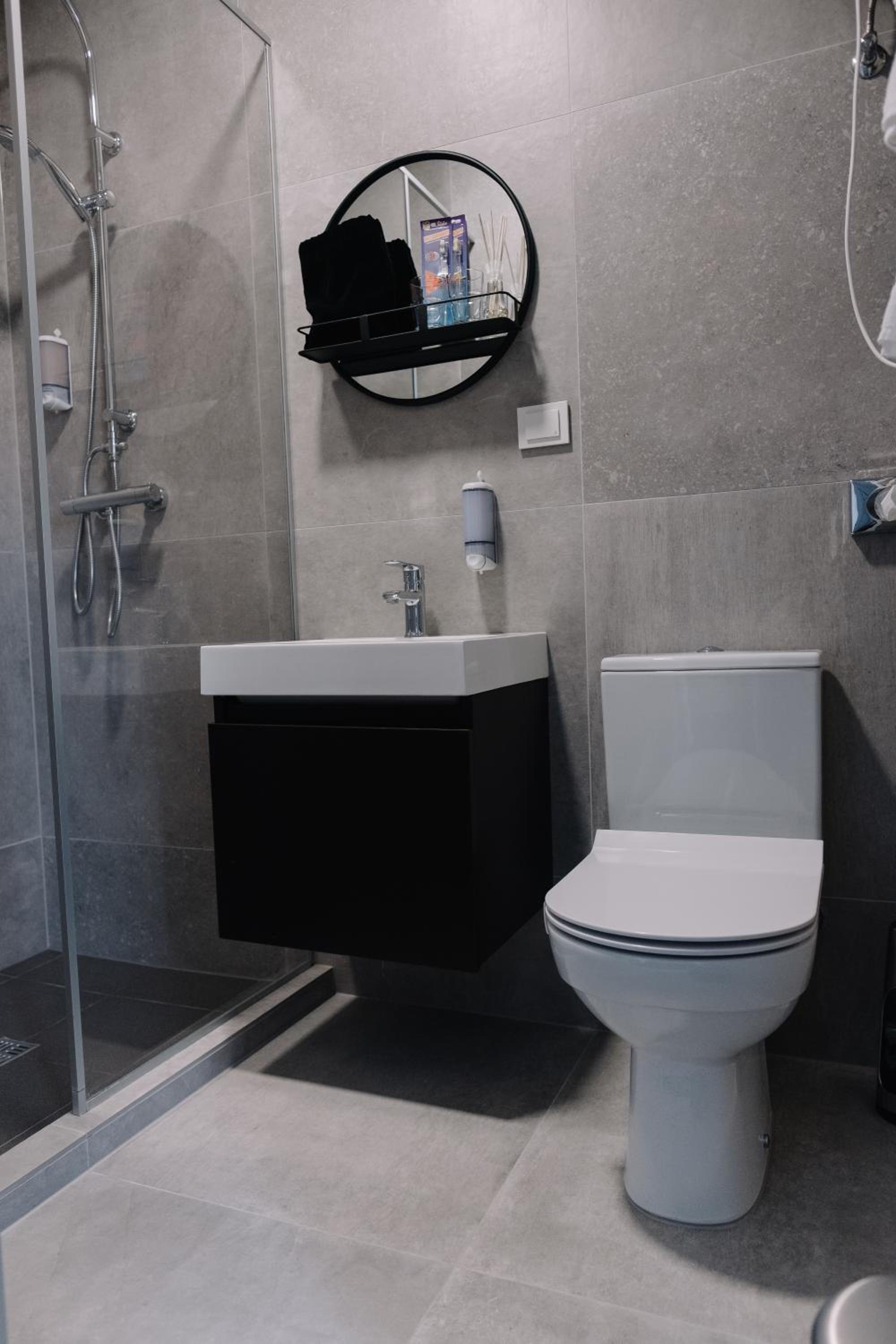 Large Double Room - Photo 12
