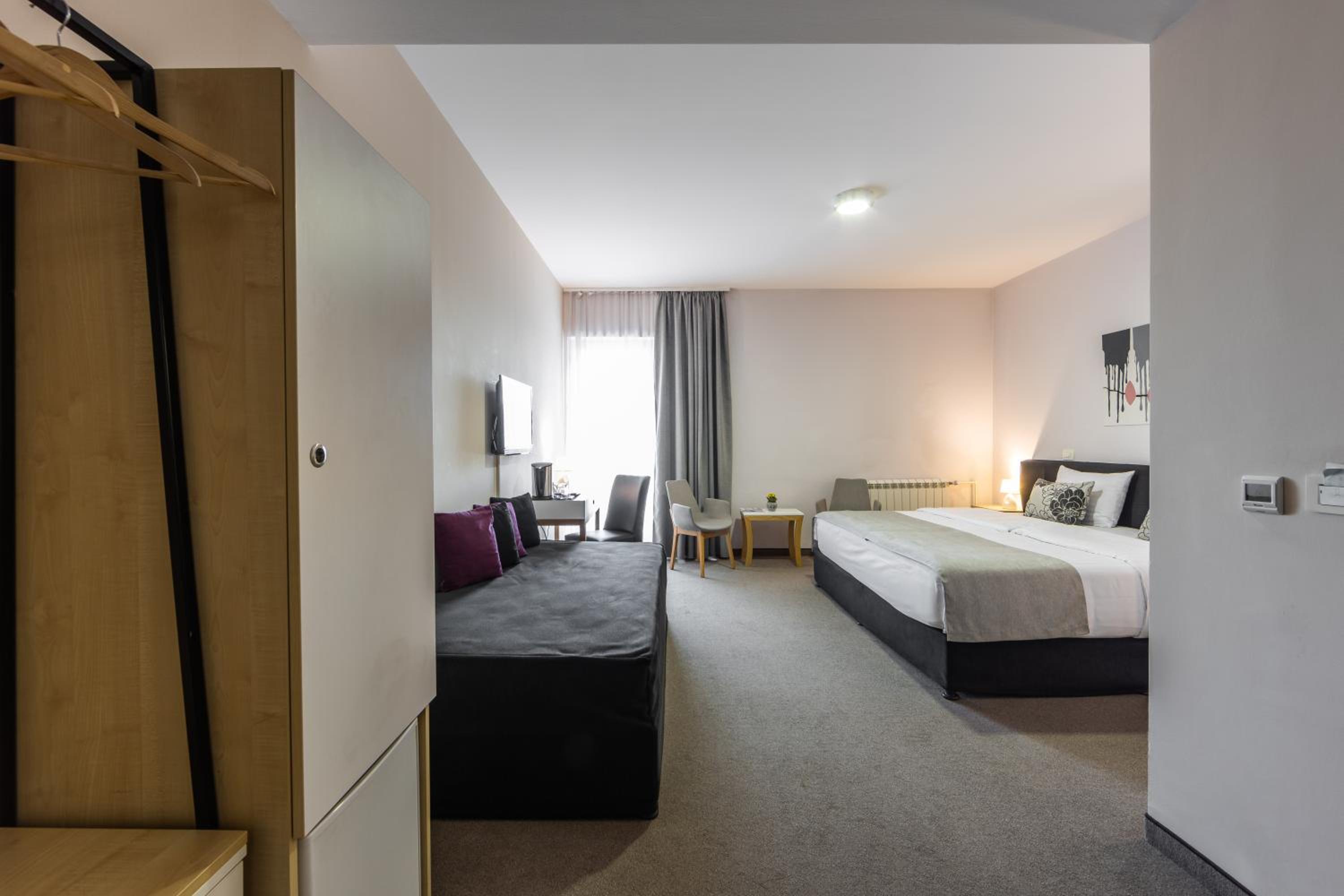 Superior Triple Room photo 2